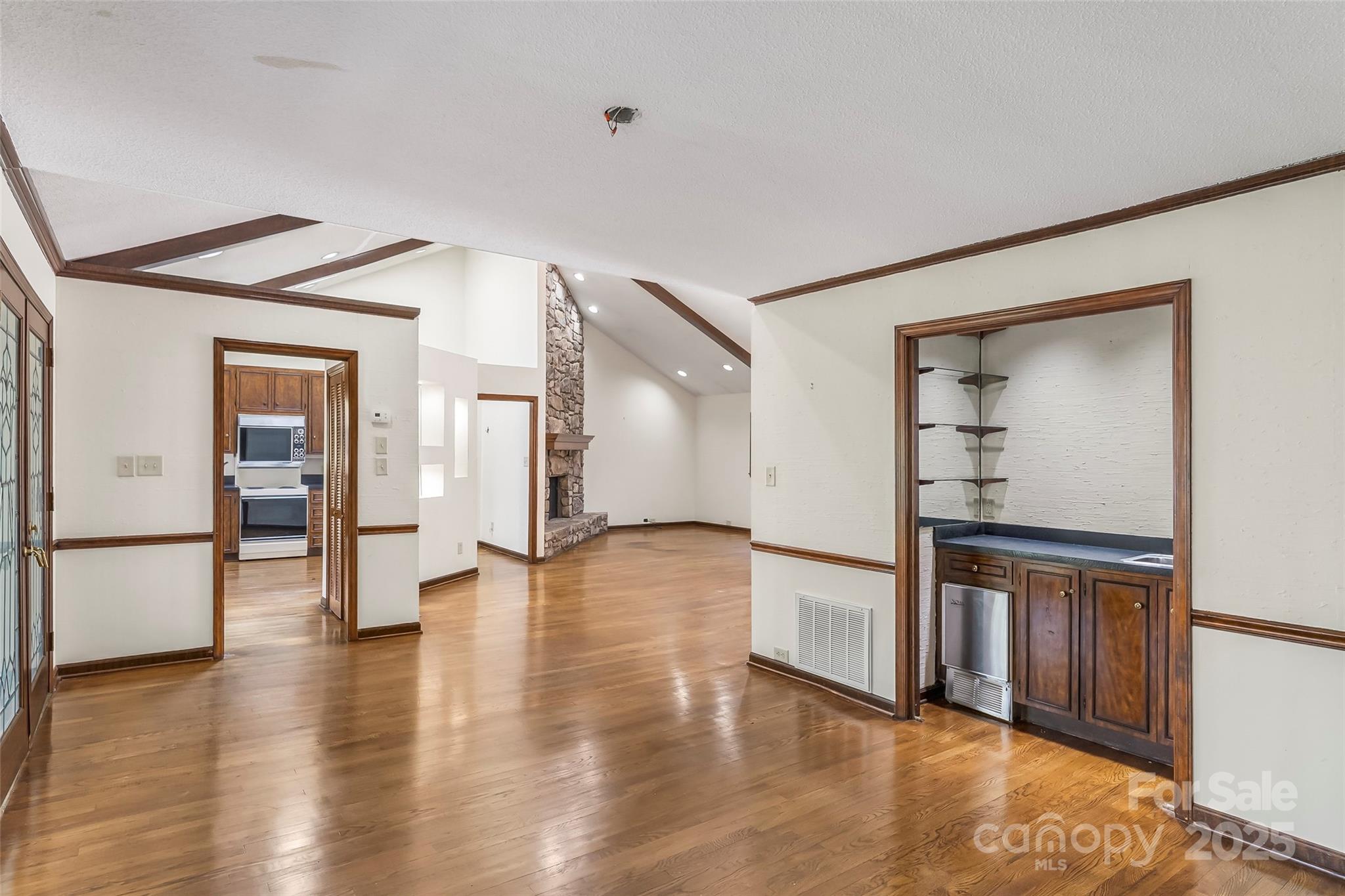 212 Riverside Drive — Morganton