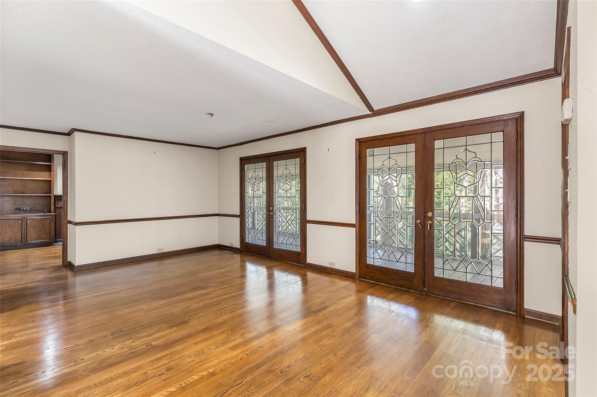 212 Riverside Drive — Morganton