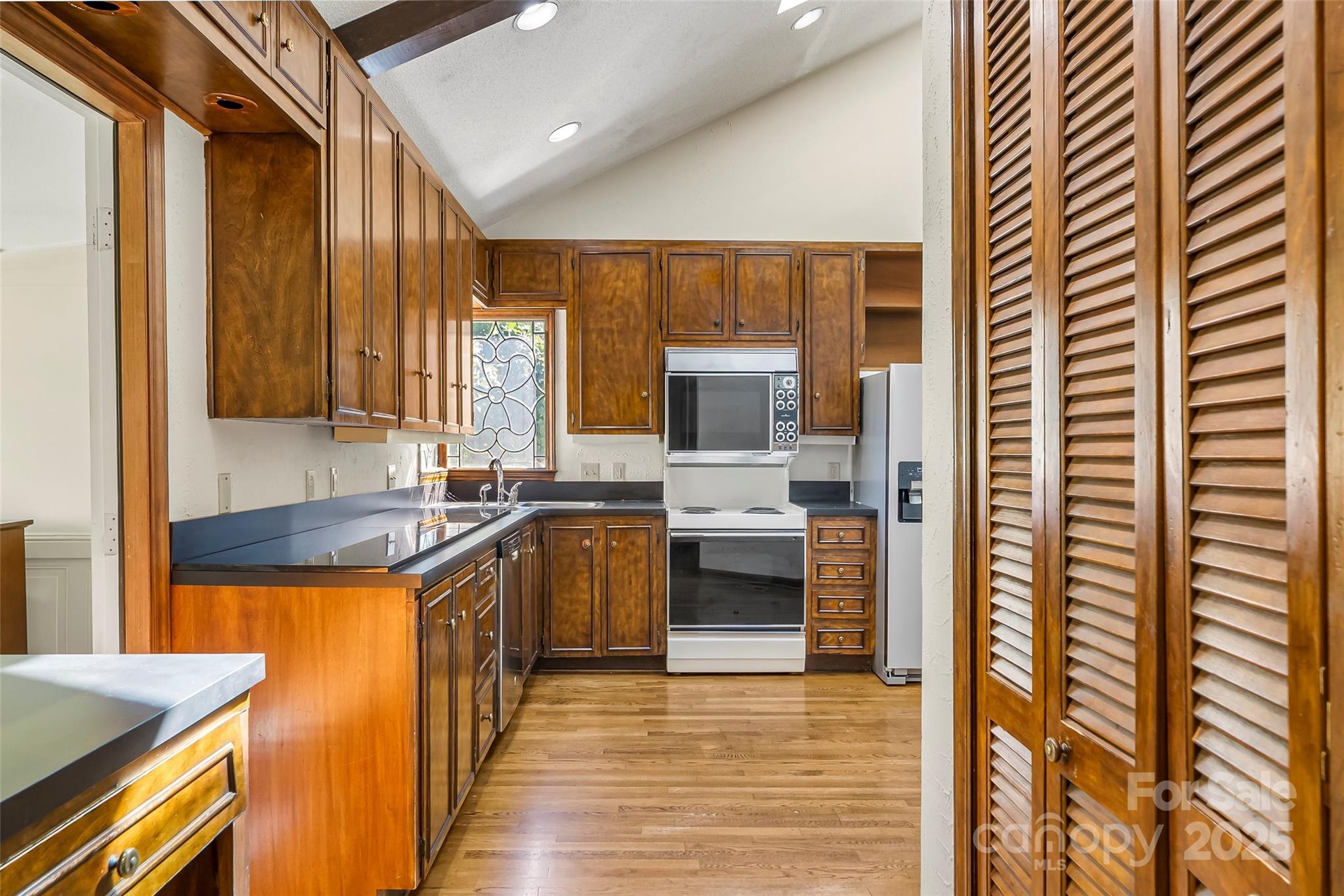 212 Riverside Drive — Morganton