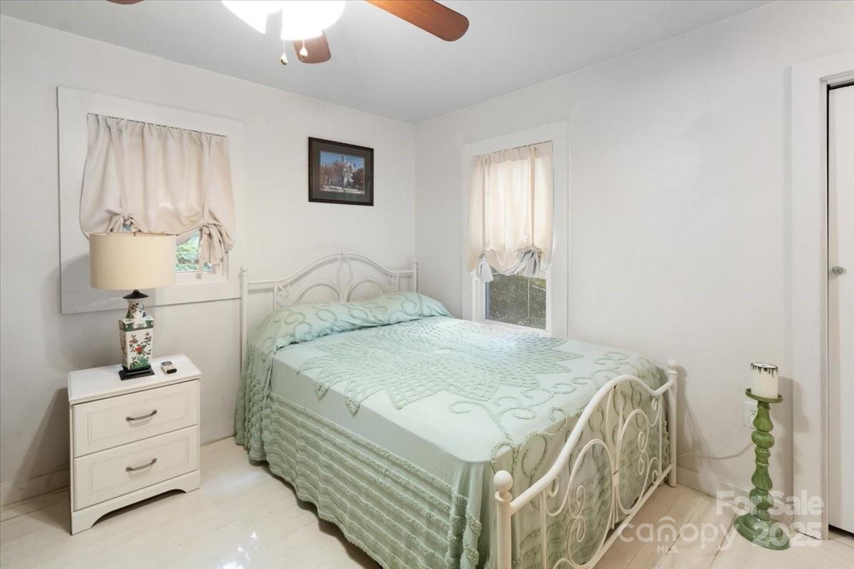 14840 US 25/70 Highway — Marshall