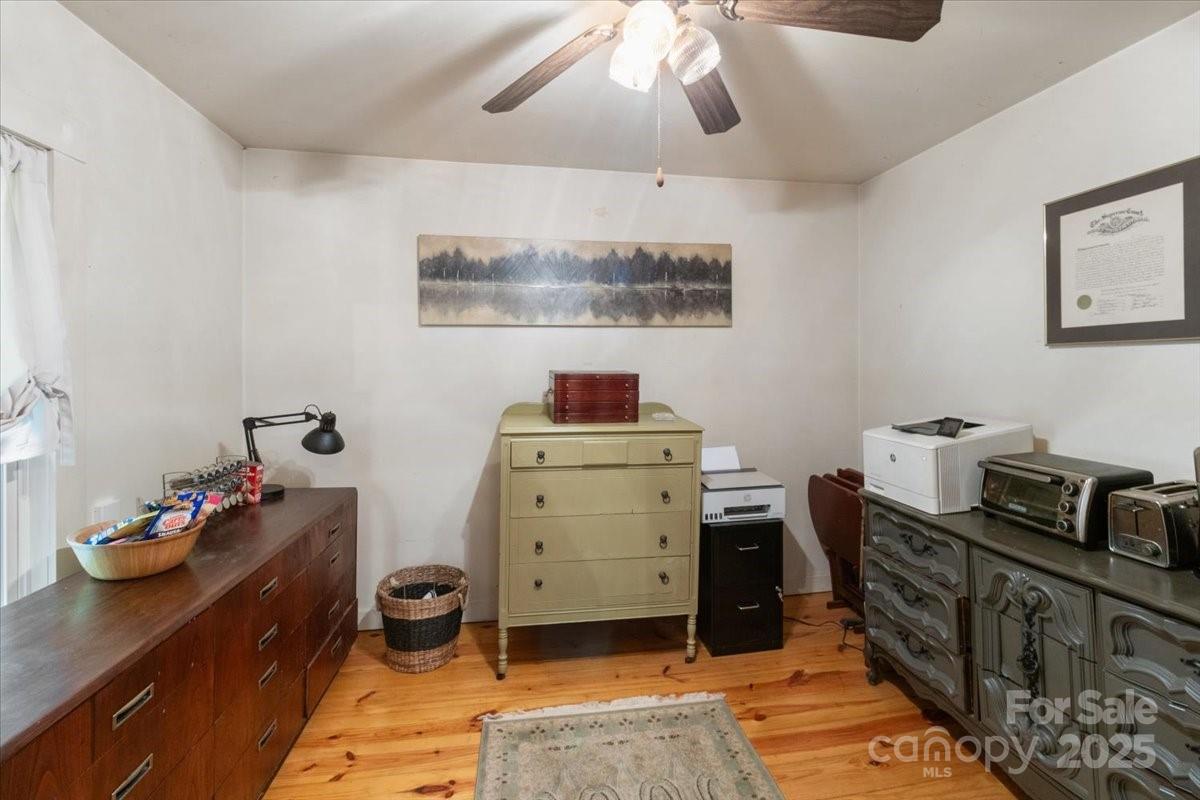 14840 US 25/70 Highway — Marshall