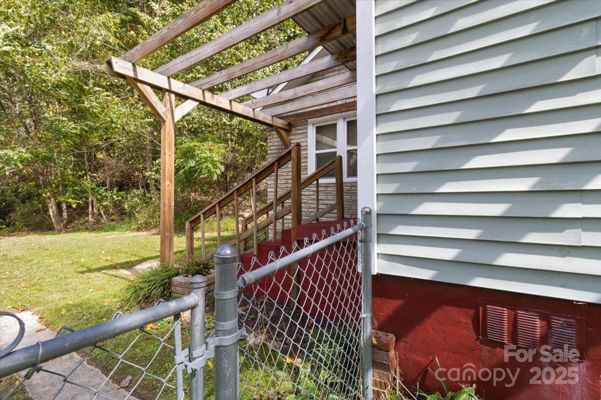 14840 US 25/70 Highway — Marshall