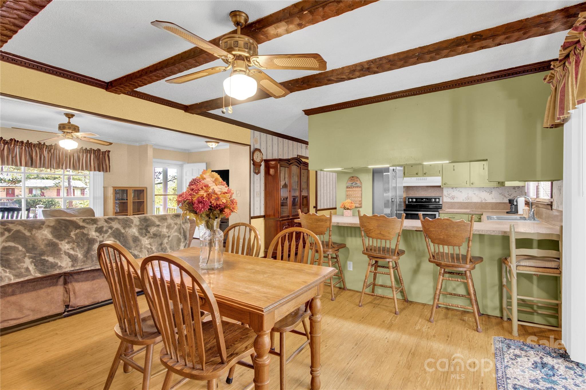 841 Knowles Drive — Dallas