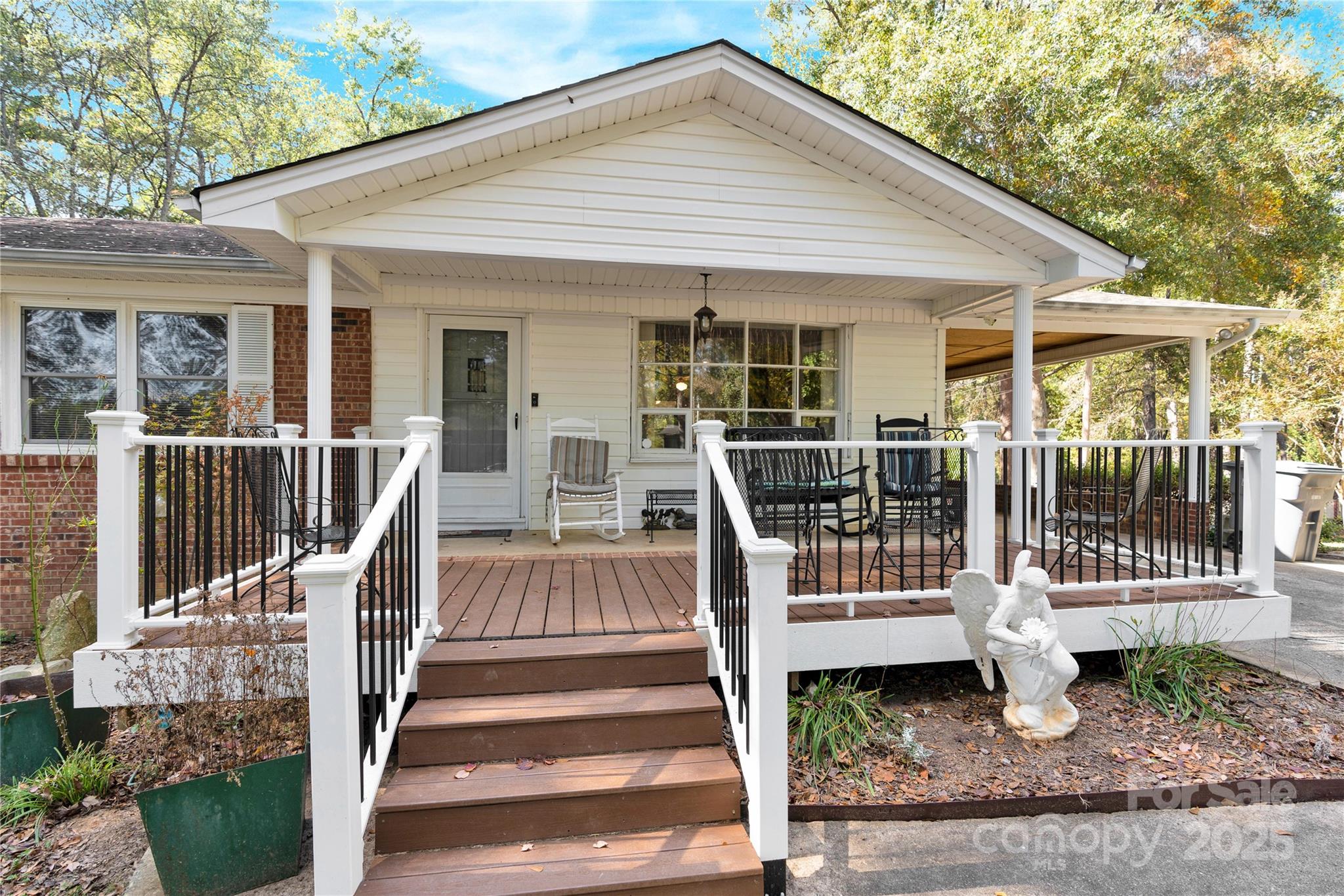 841 Knowles Drive — Dallas