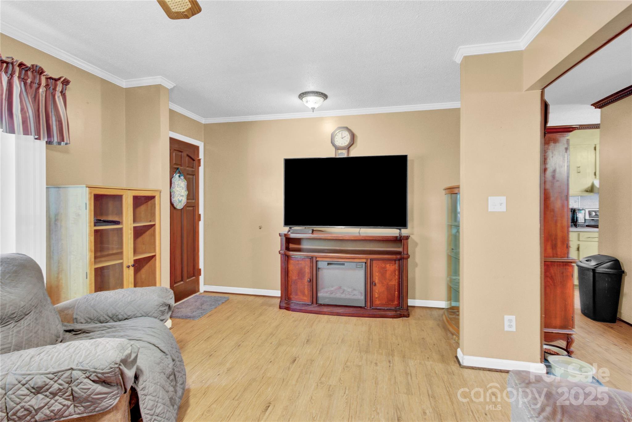 841 Knowles Drive — Dallas