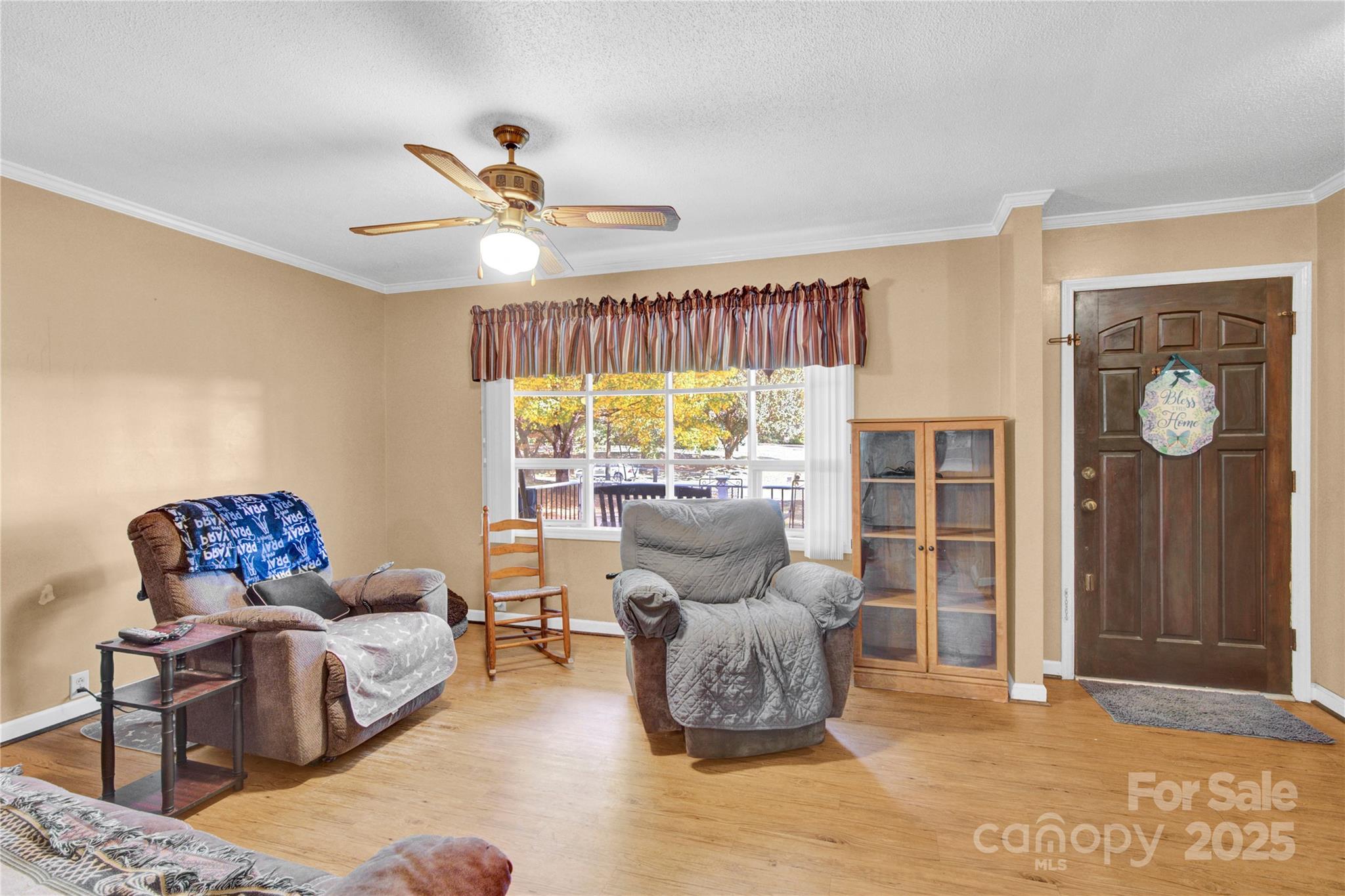 841 Knowles Drive — Dallas