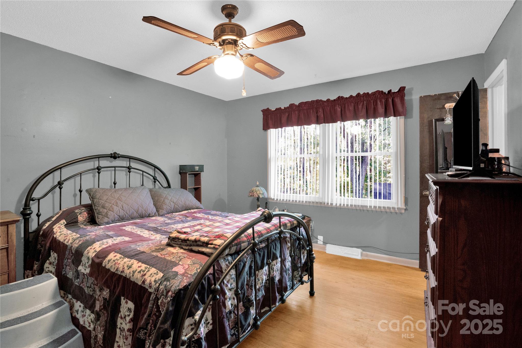 841 Knowles Drive — Dallas
