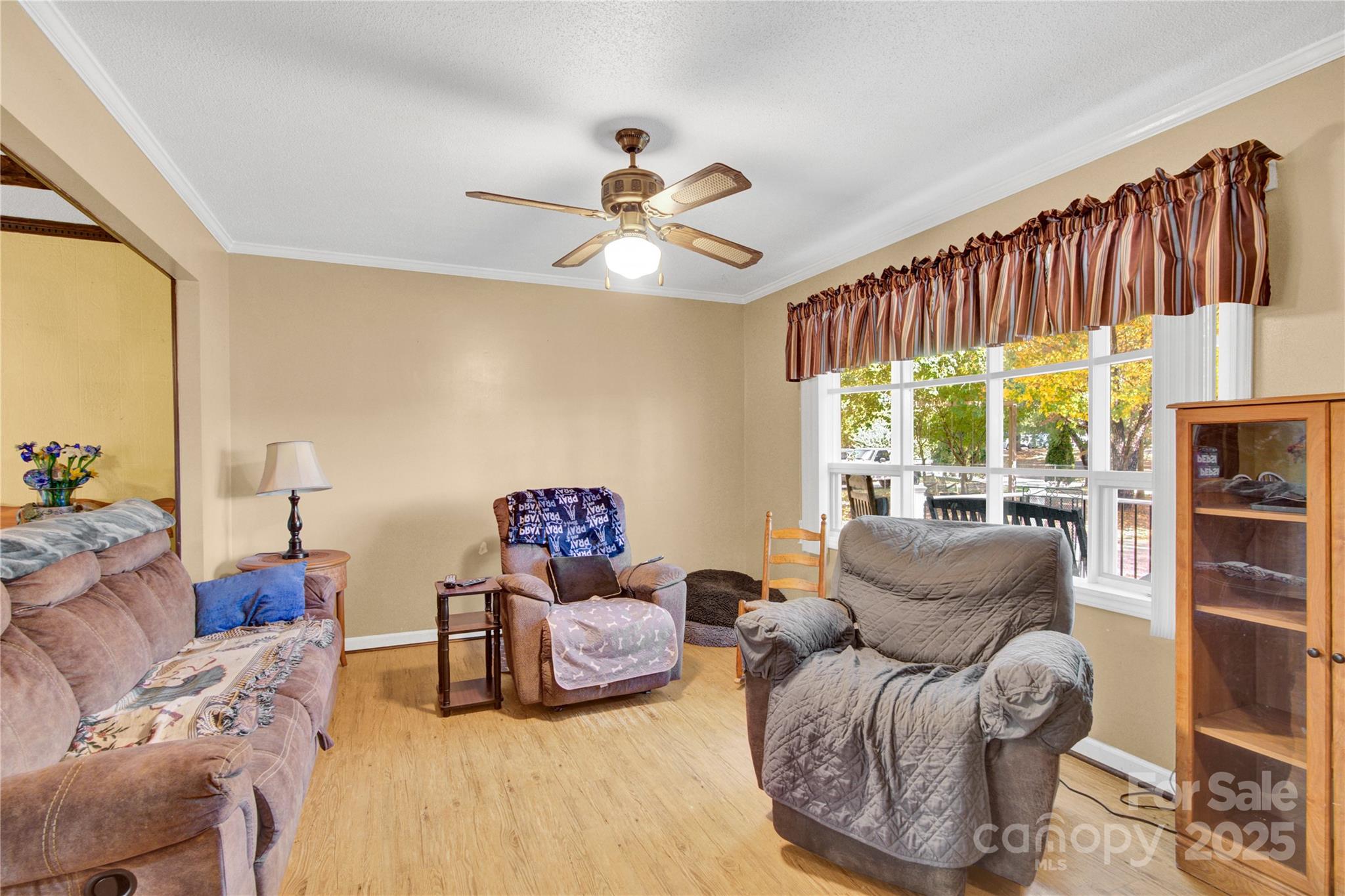 841 Knowles Drive — Dallas