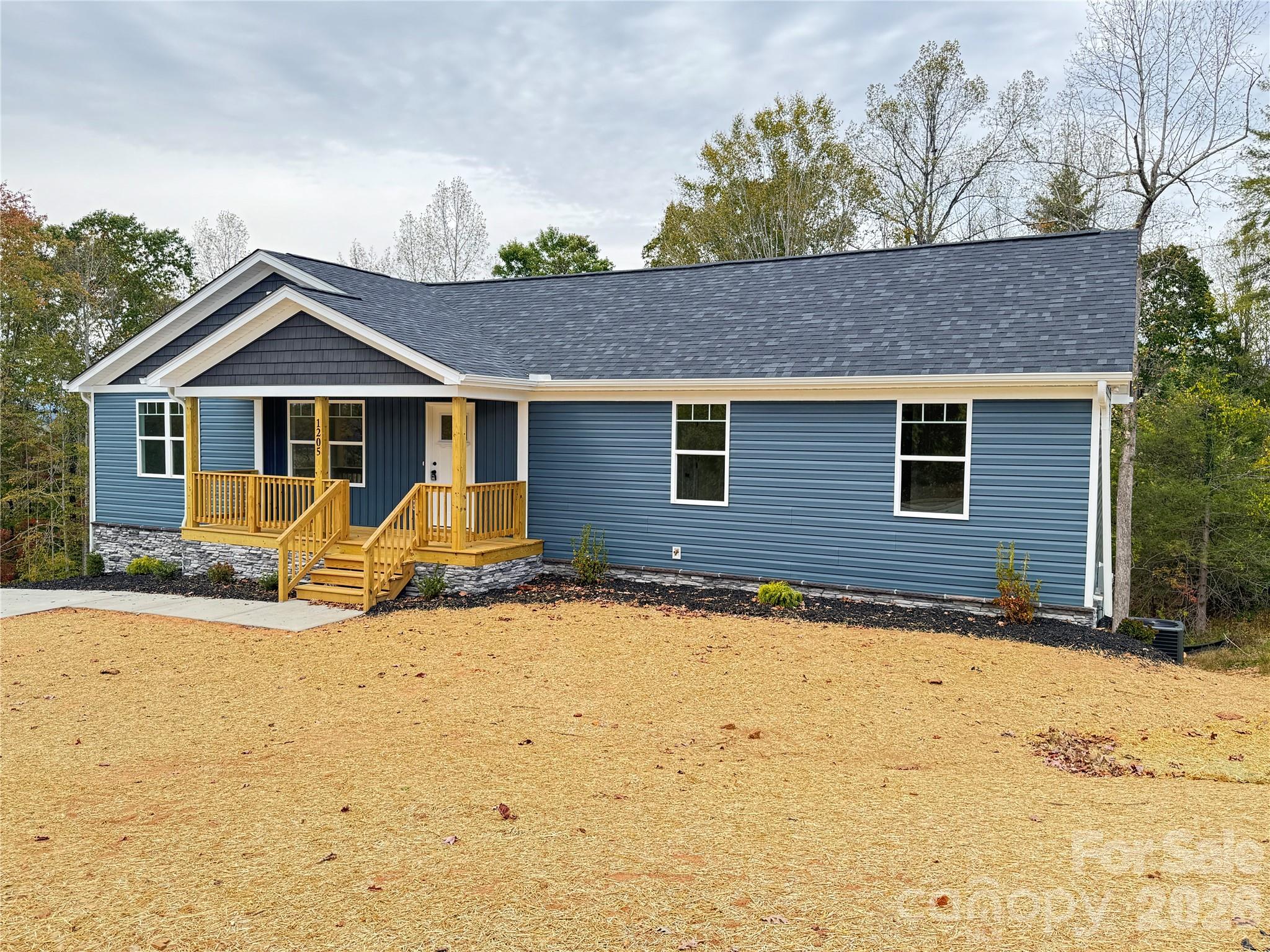 1205 Summerhill Street SW — Lenoir