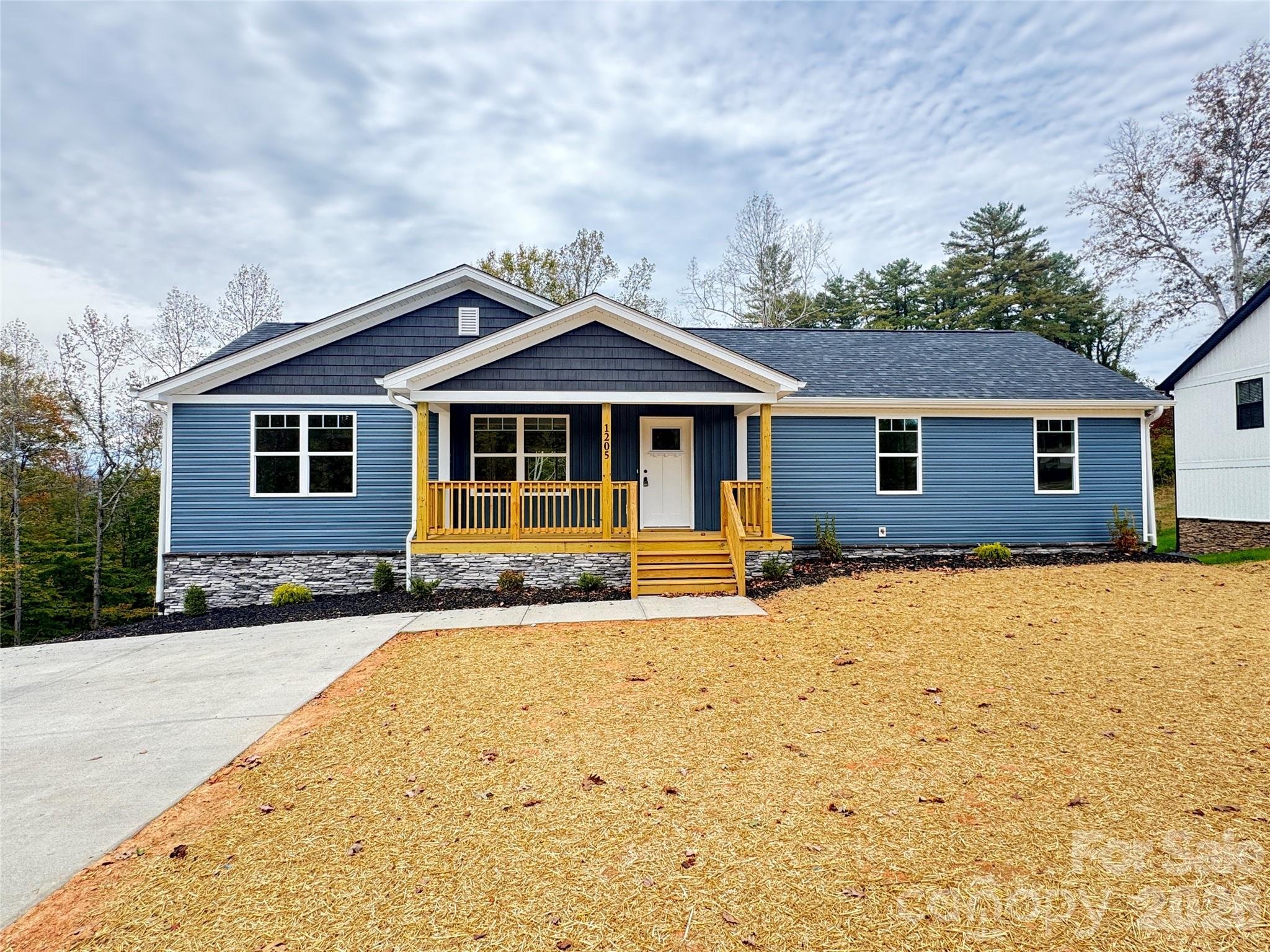 1205 Summerhill Street SW — Lenoir