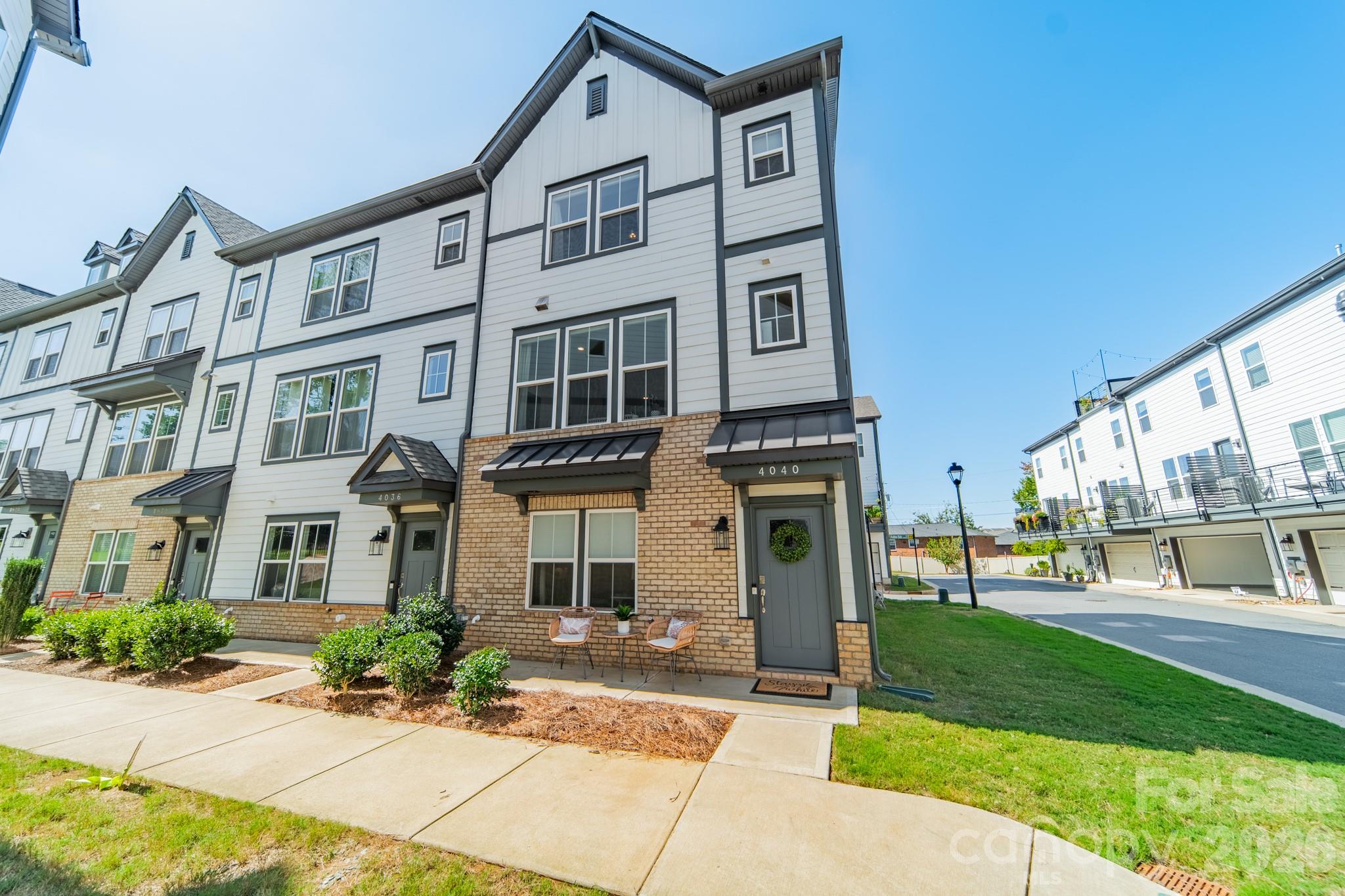 4040 Hidden Oaks Drive — Charlotte