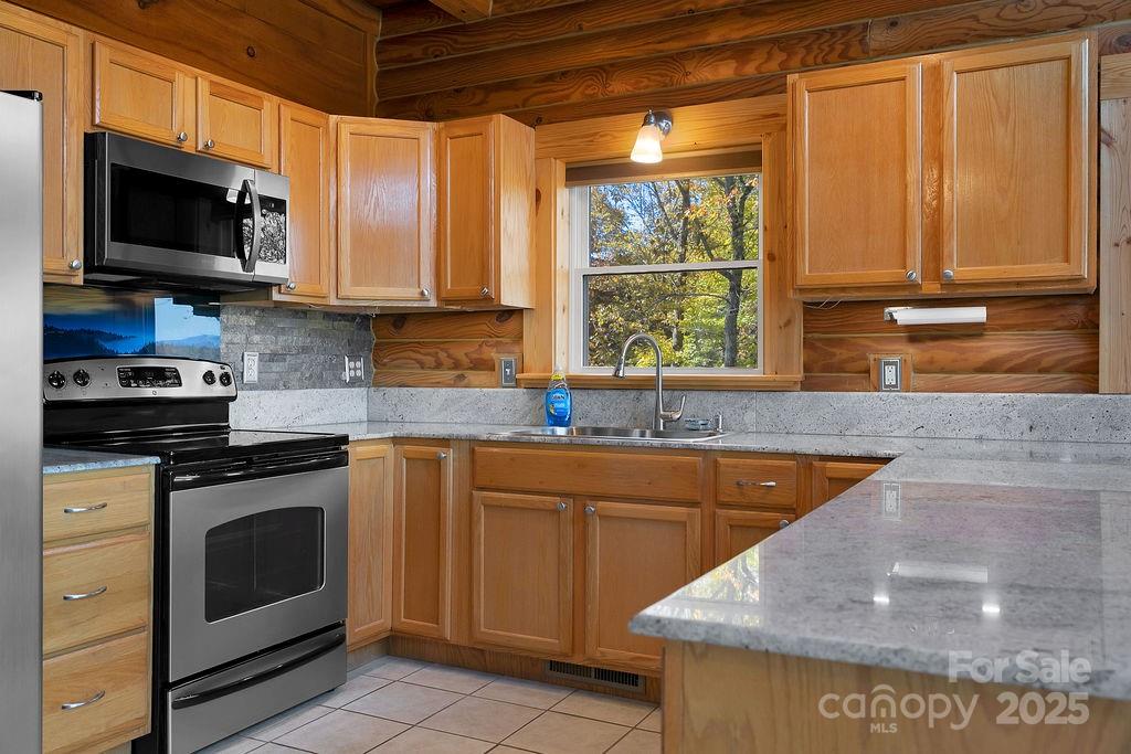 85 N Ridge Road — Rosman
