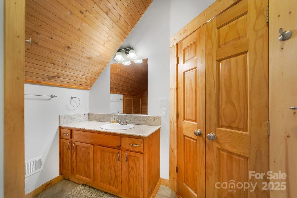 85 N Ridge Road — Rosman