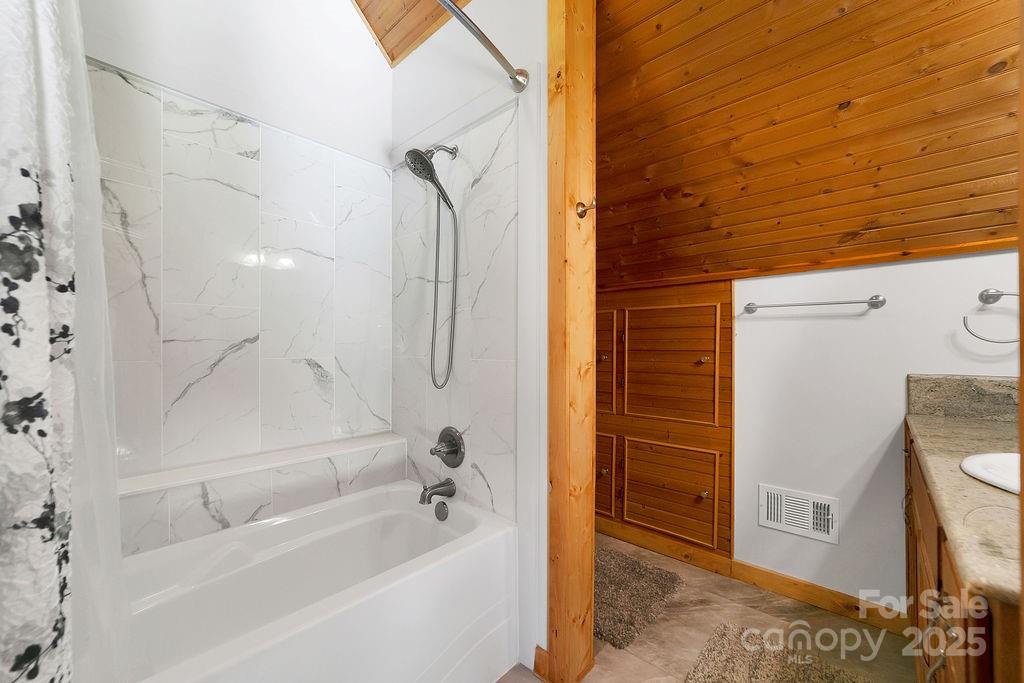 85 N Ridge Road — Rosman