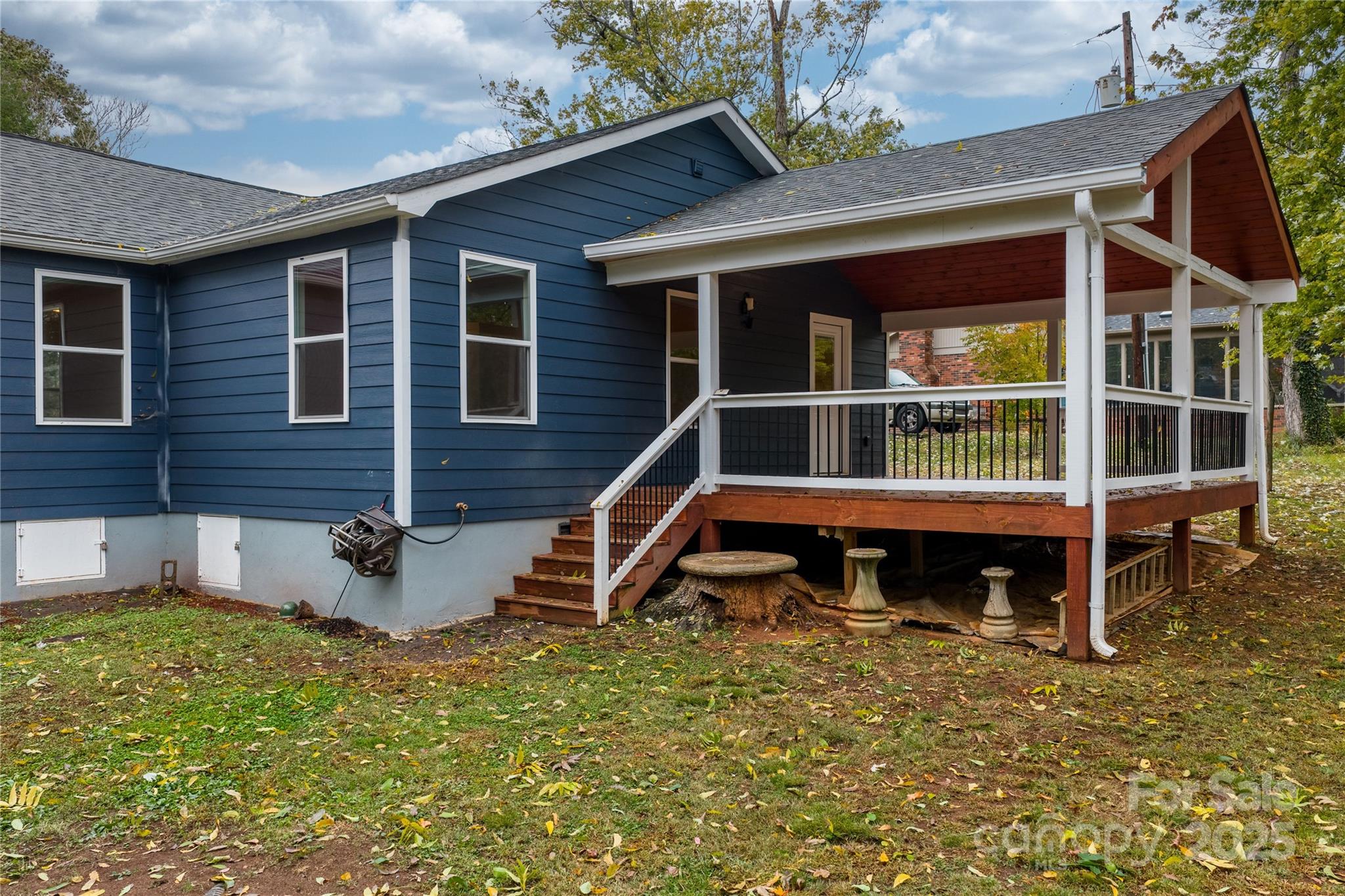 1515 Berkley Street SW — Lenoir