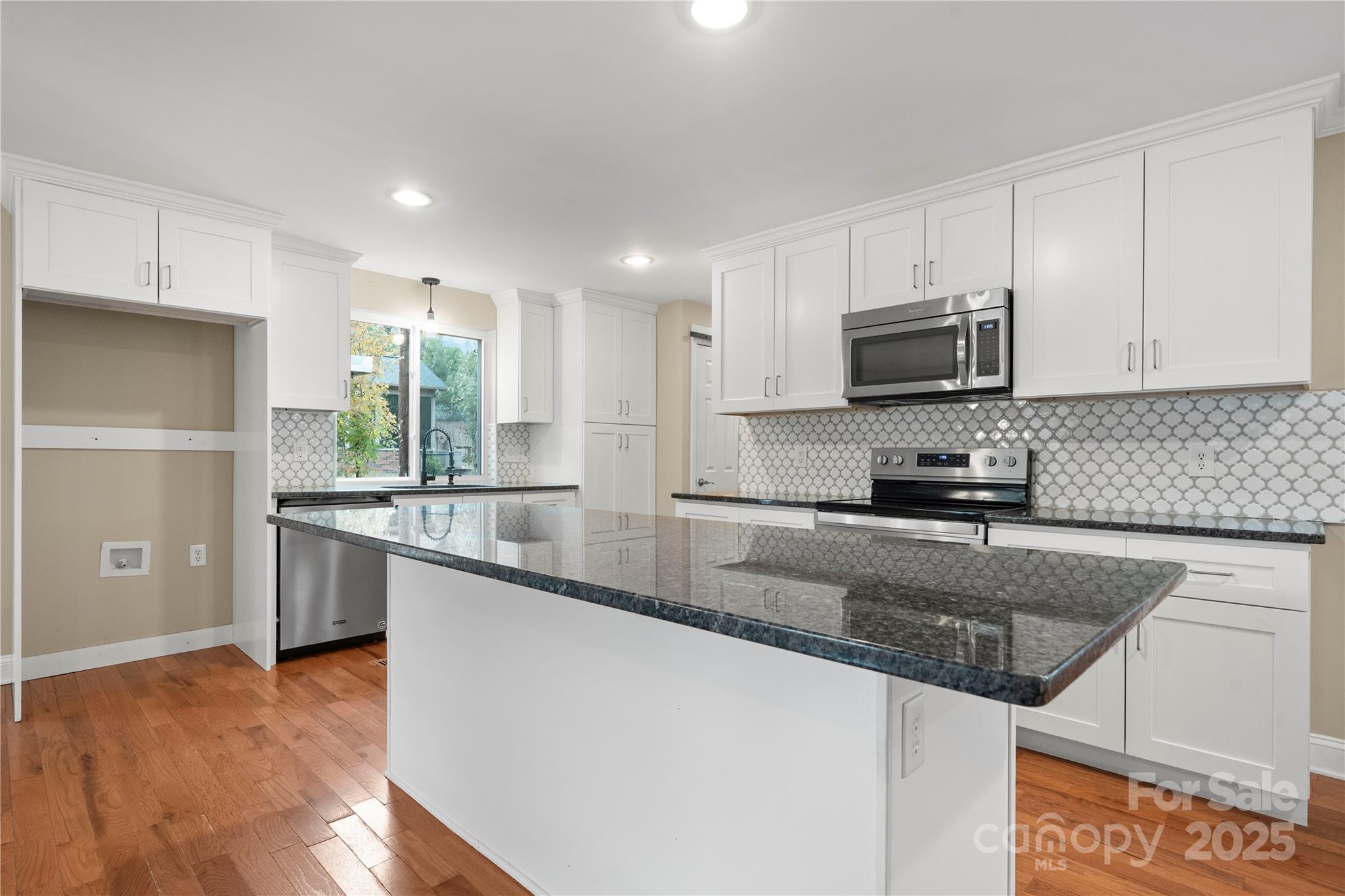 1515 Berkley Street SW — Lenoir