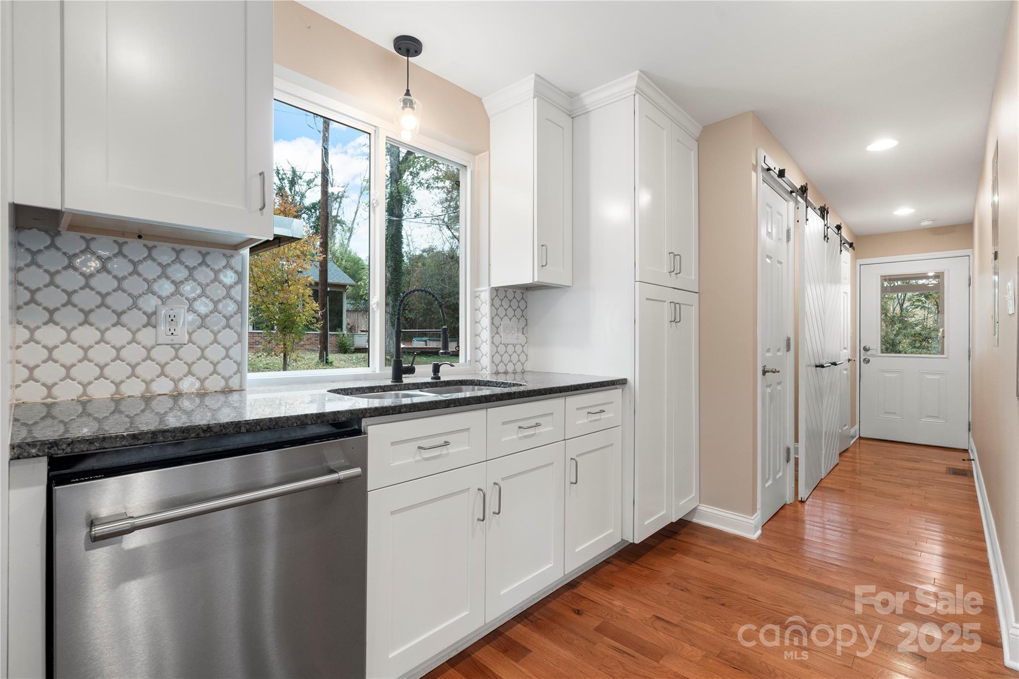 1515 Berkley Street SW — Lenoir