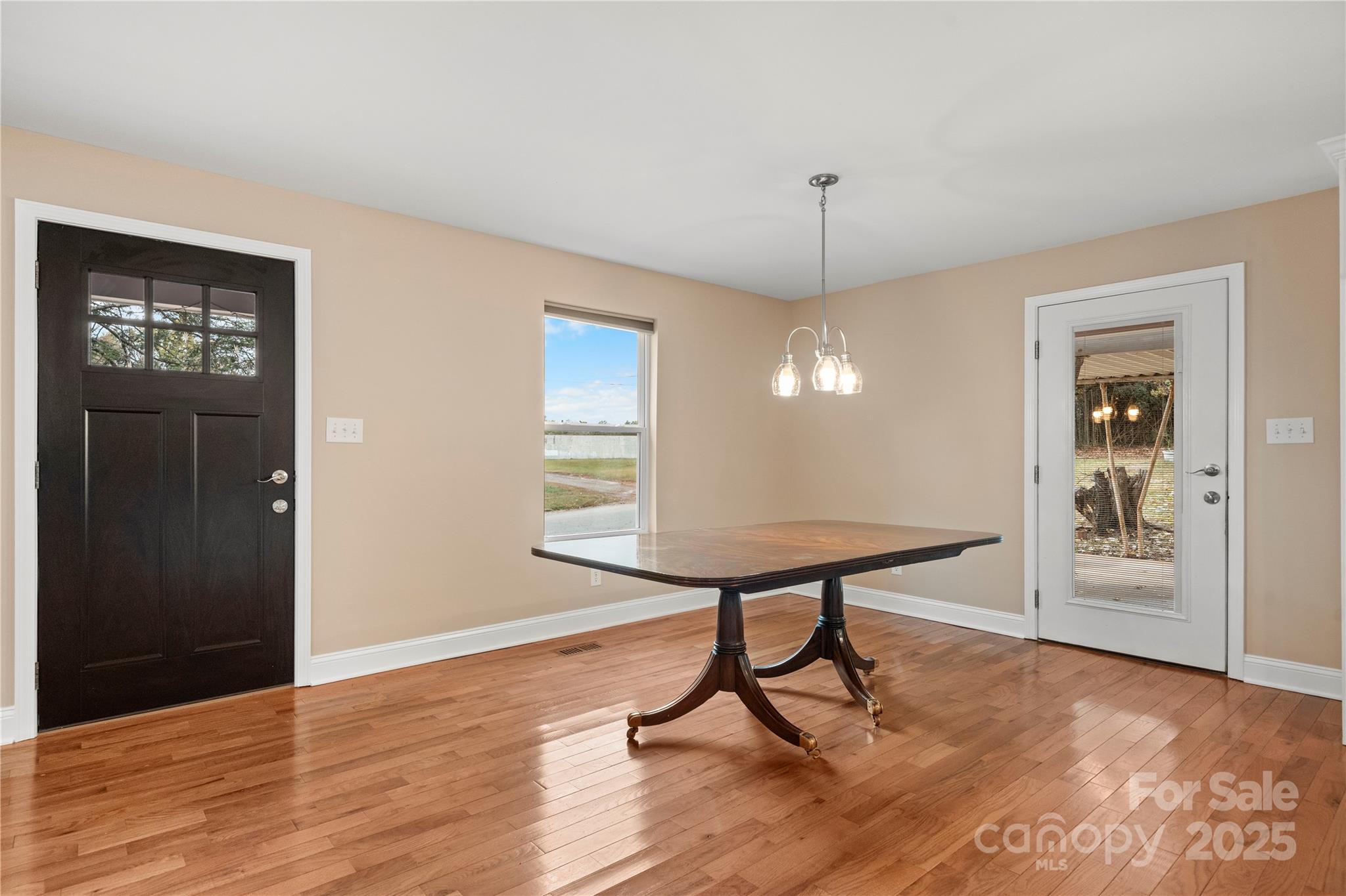 1515 Berkley Street SW — Lenoir