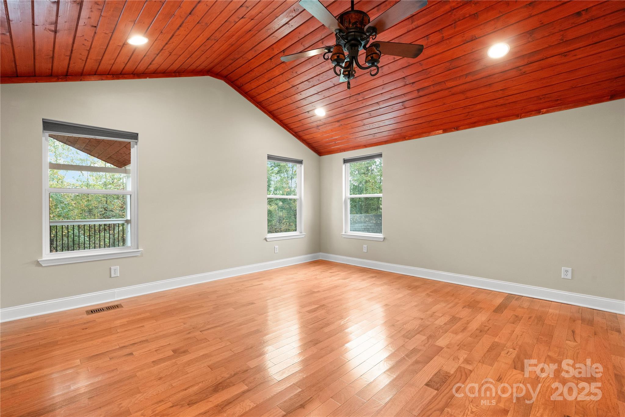 1515 Berkley Street SW — Lenoir