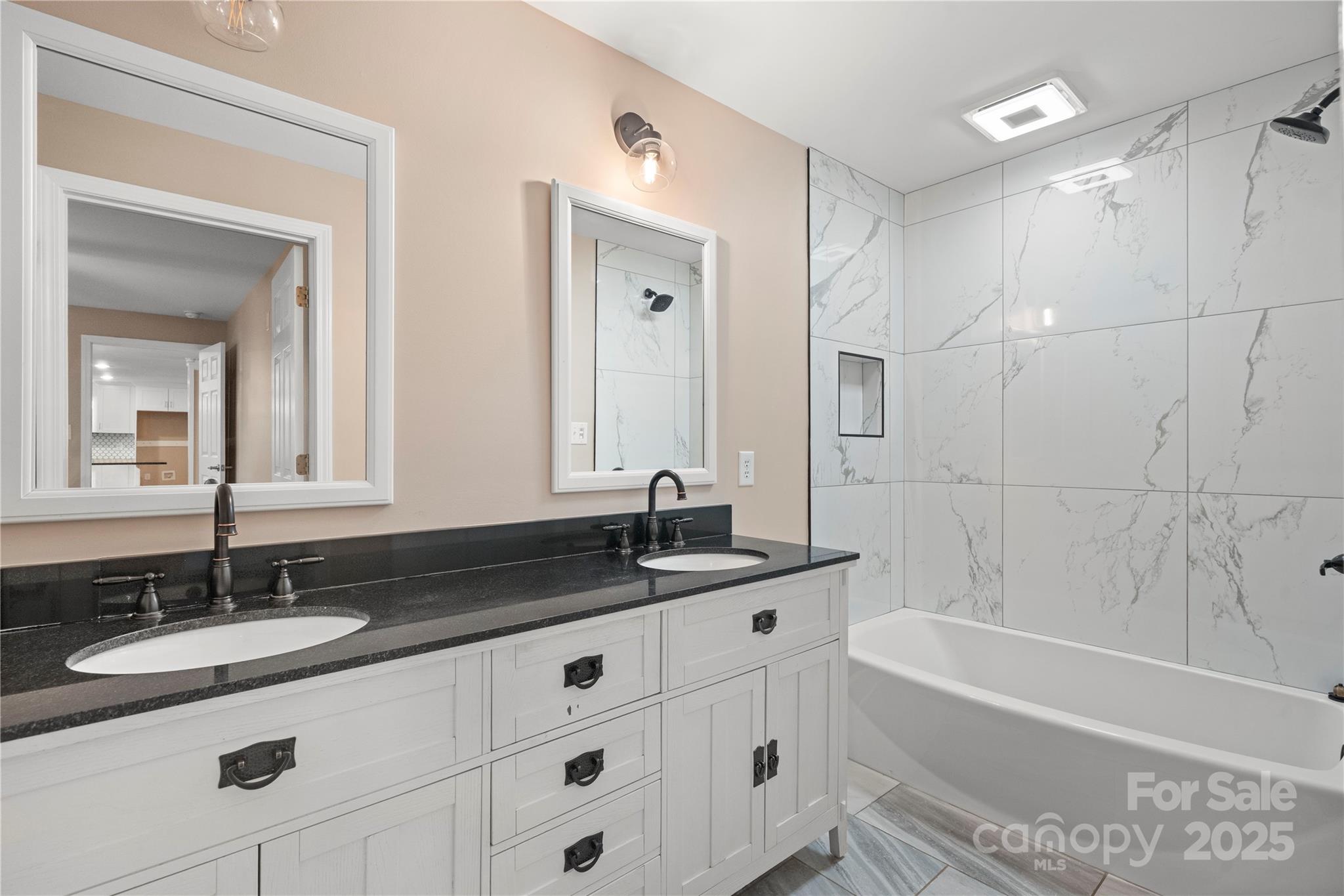 1515 Berkley Street SW — Lenoir