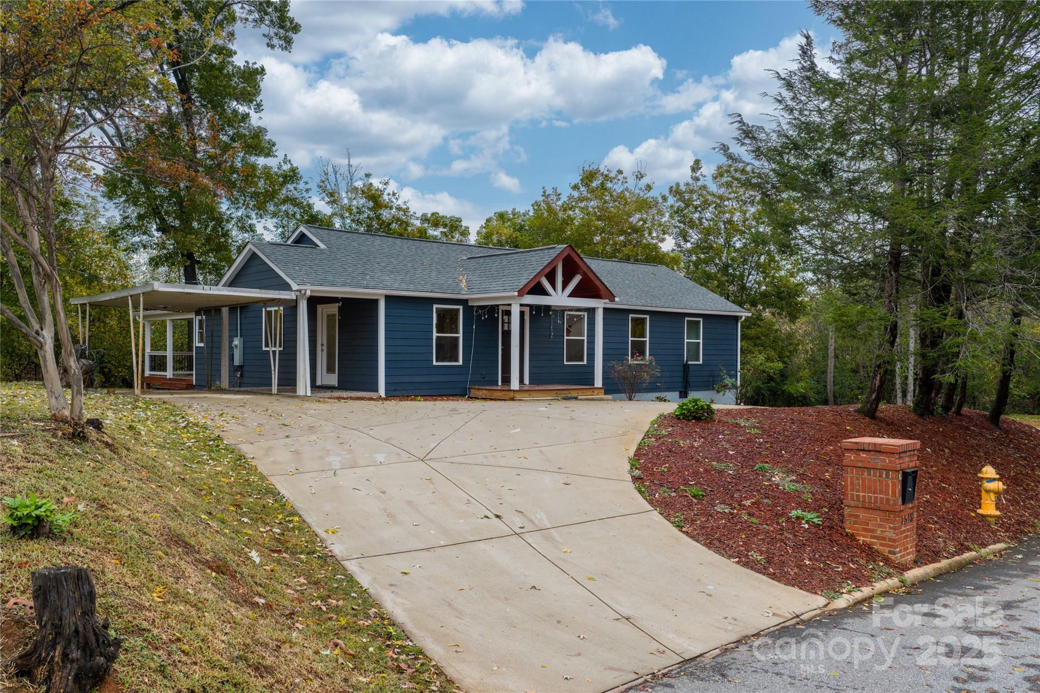 1515 Berkley Street SW — Lenoir