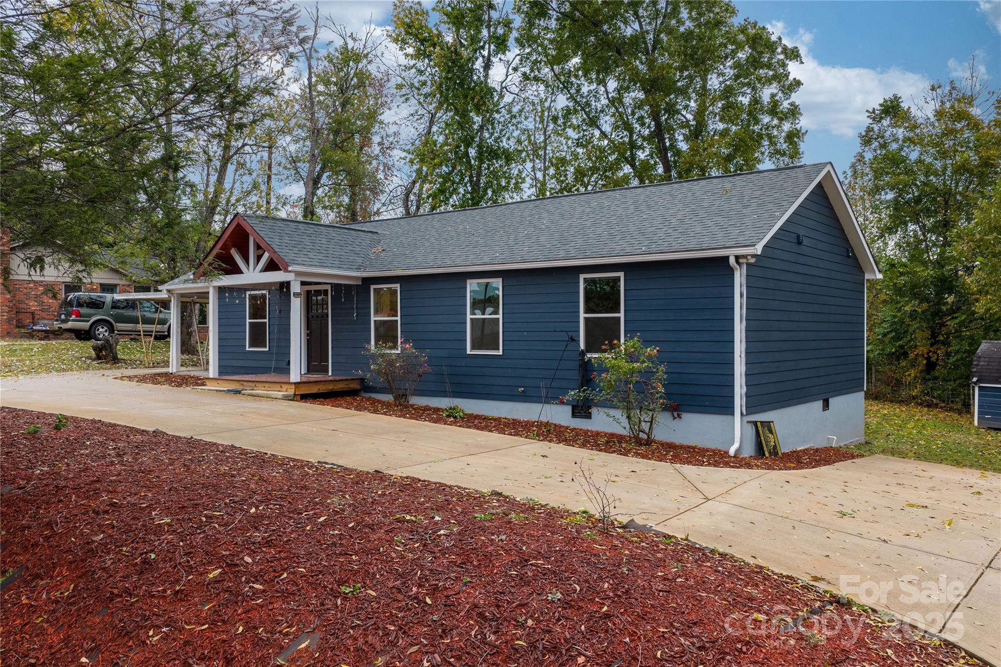 1515 Berkley Street SW — Lenoir