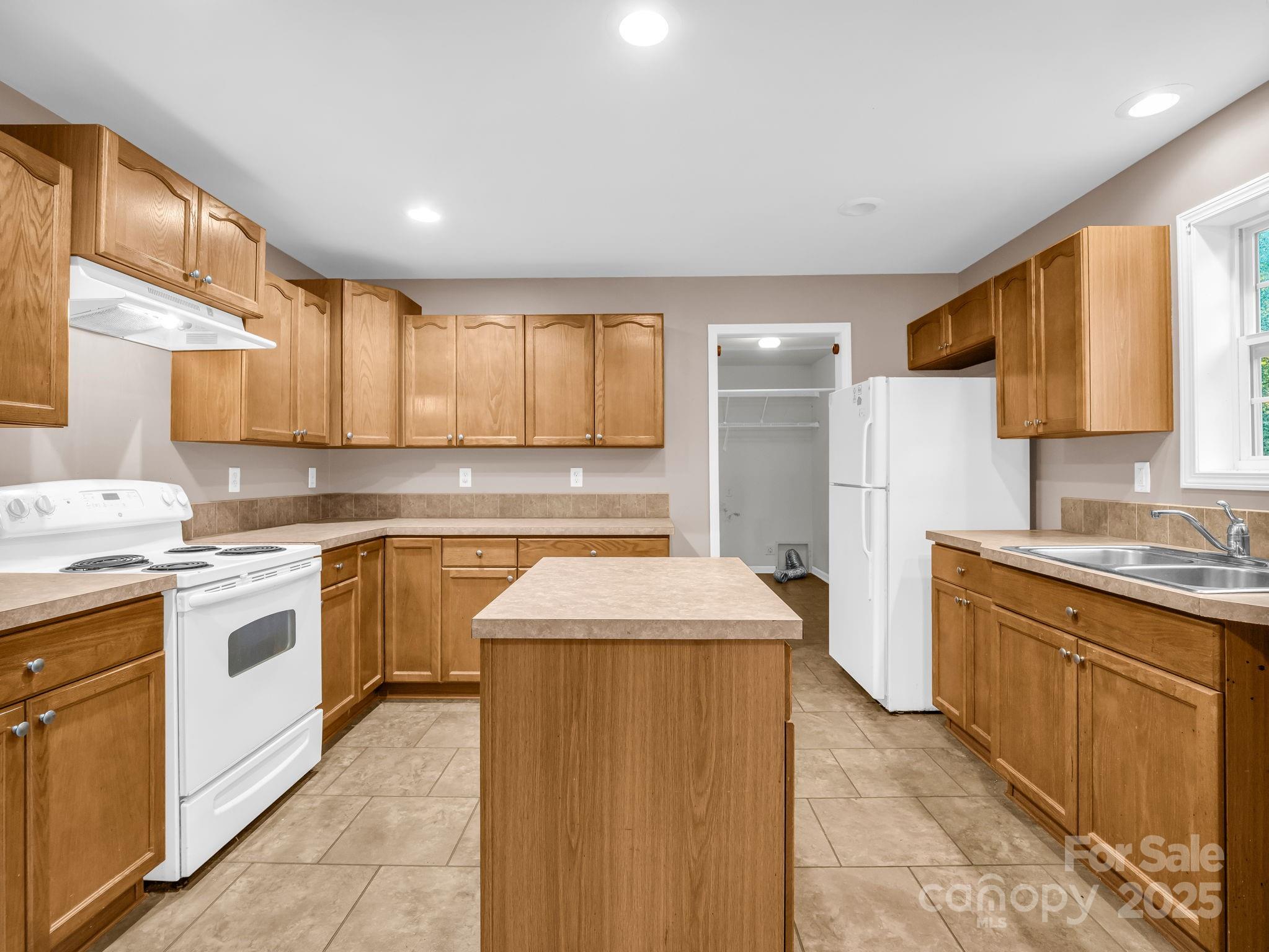 663 Landrum Road — Columbus
