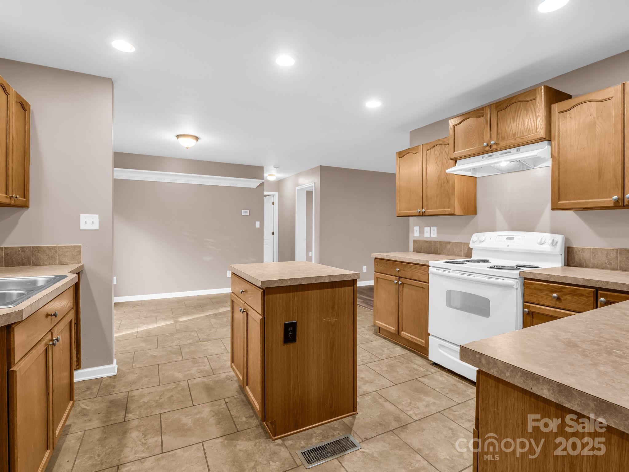 663 Landrum Road — Columbus