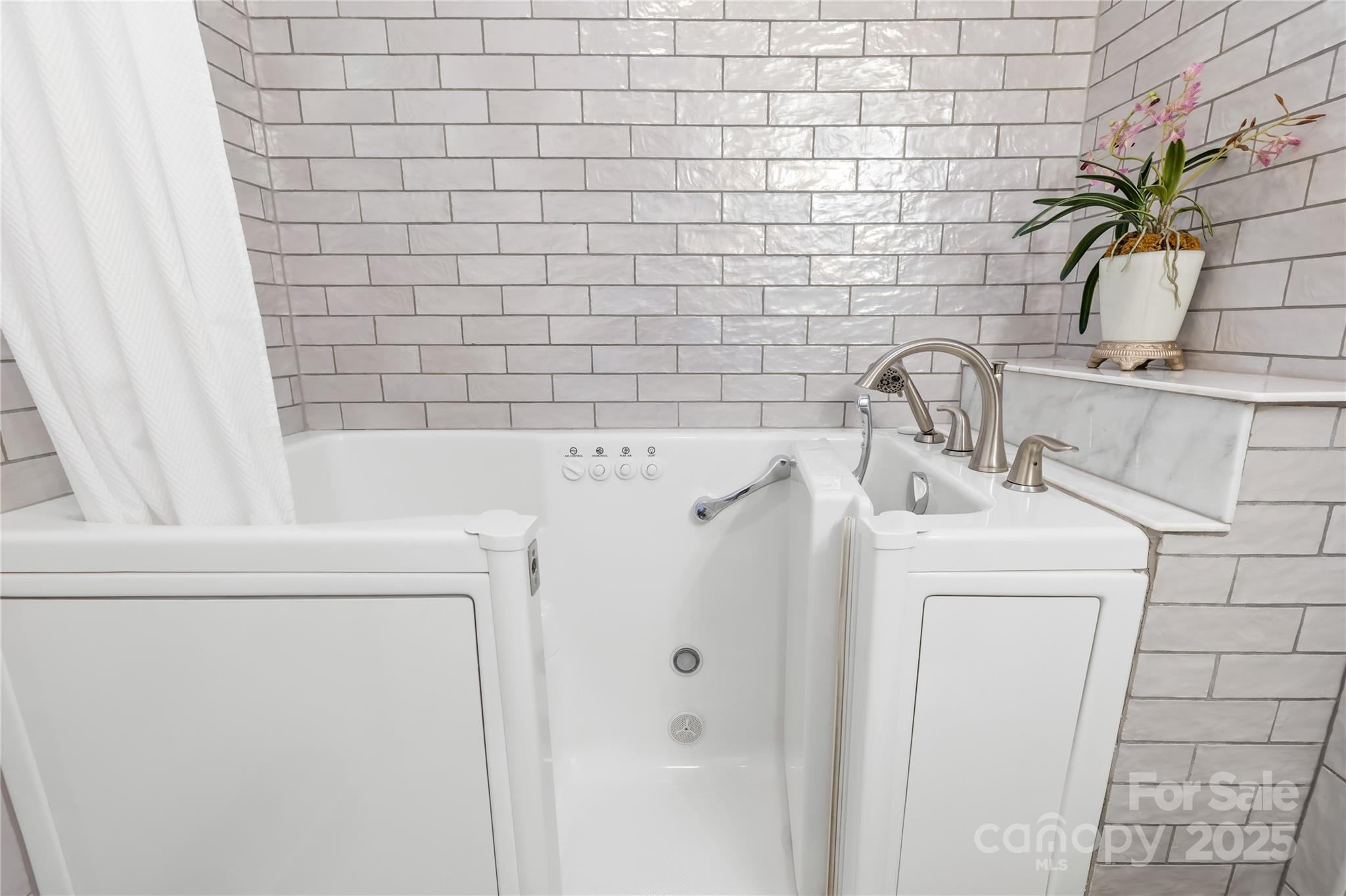1140 Golden Hill Lane — Denver