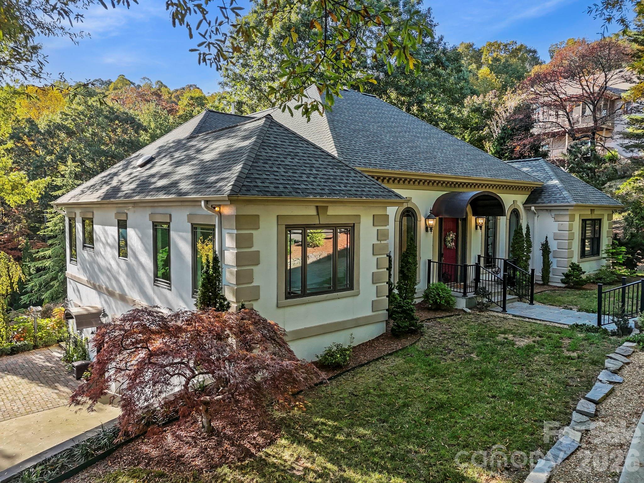 31 Ridge Drive S — Hendersonville
