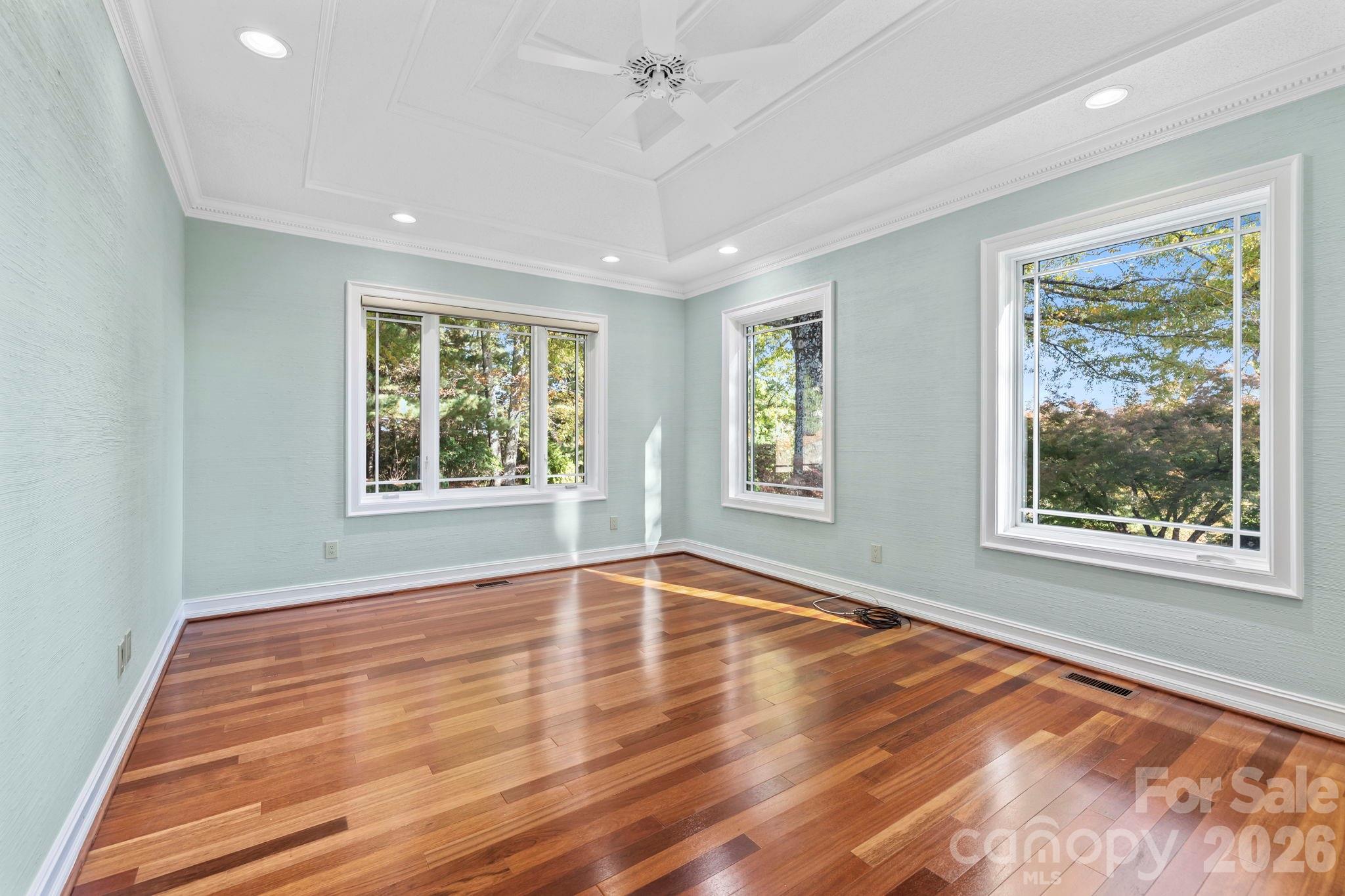 31 Ridge Drive S — Hendersonville