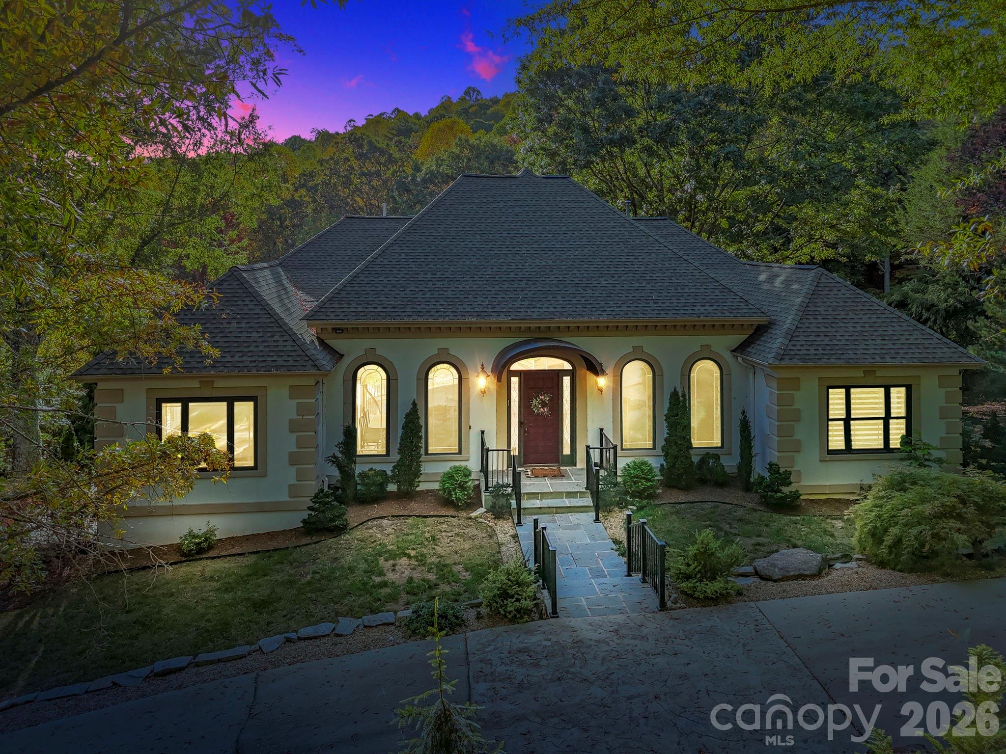 31 Ridge Drive S — Hendersonville