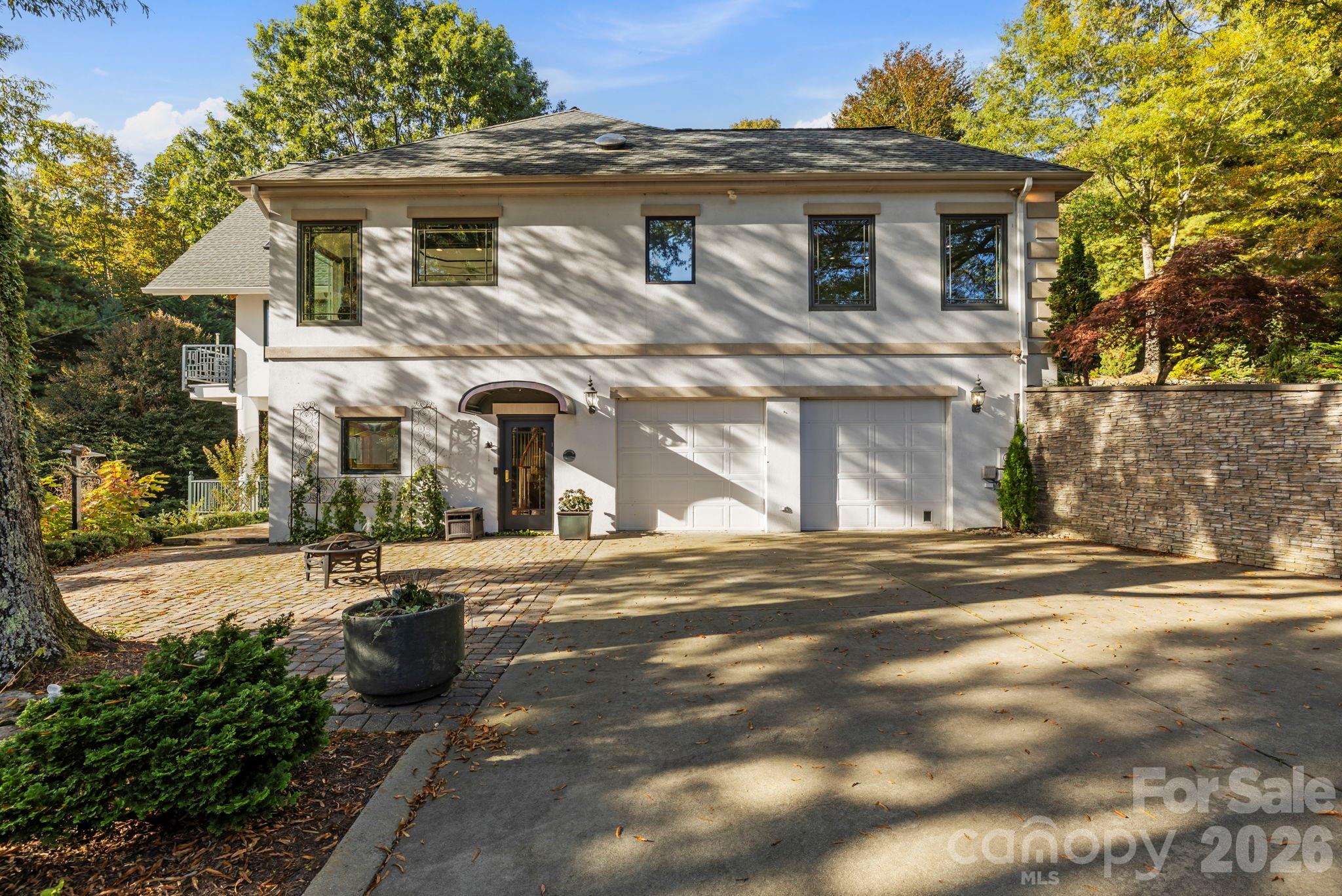 31 Ridge Drive S — Hendersonville