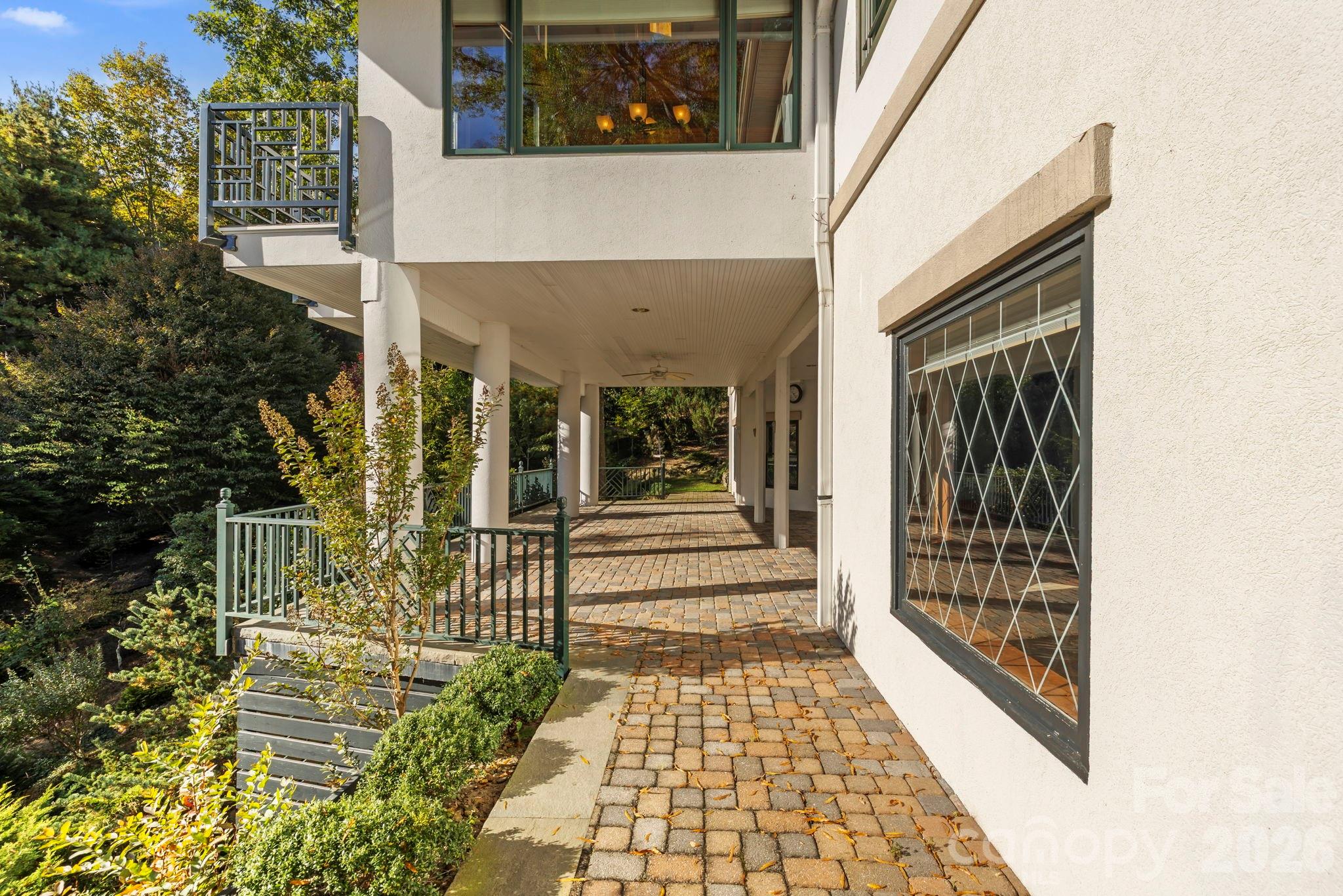 31 Ridge Drive S — Hendersonville