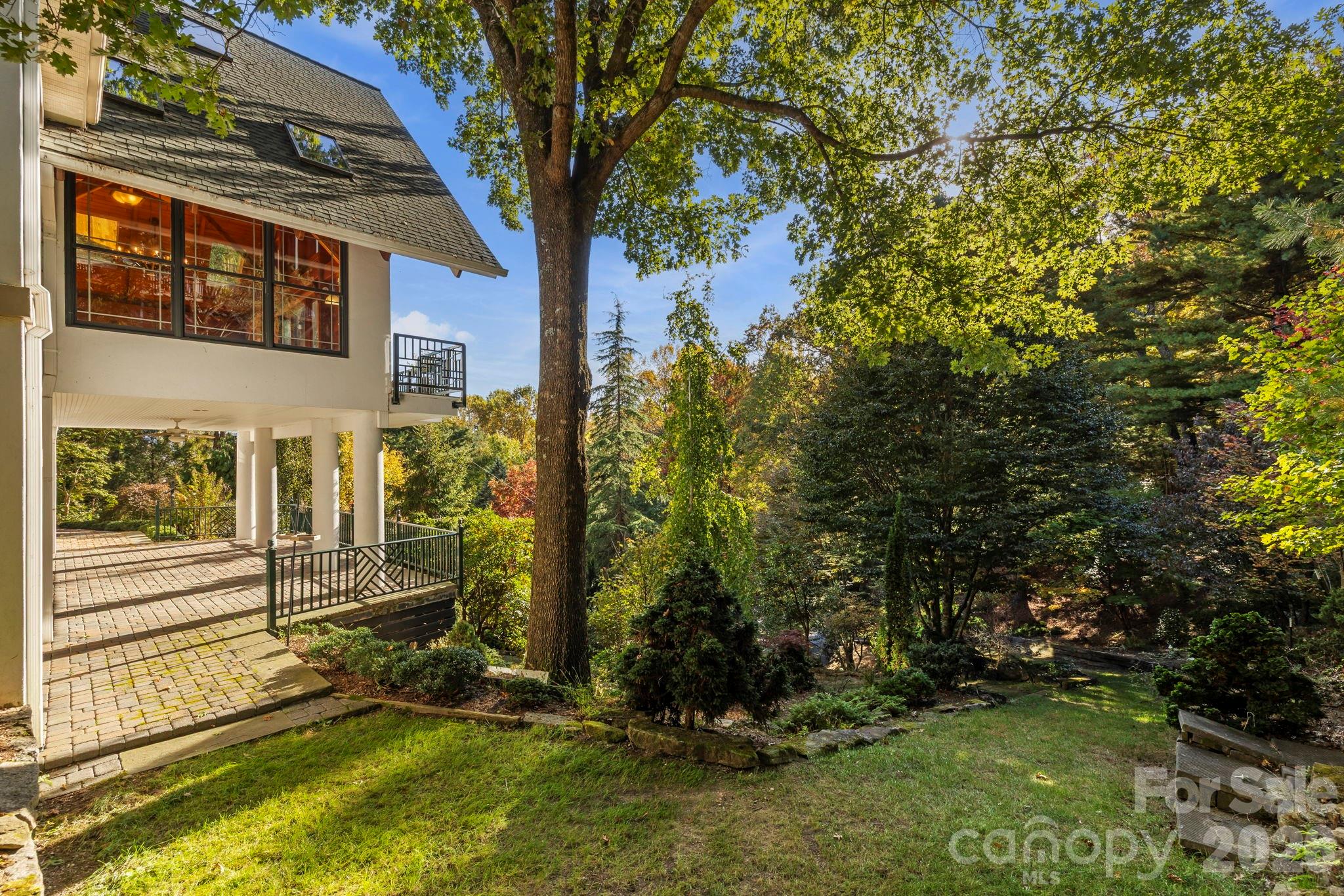 31 Ridge Drive S — Hendersonville