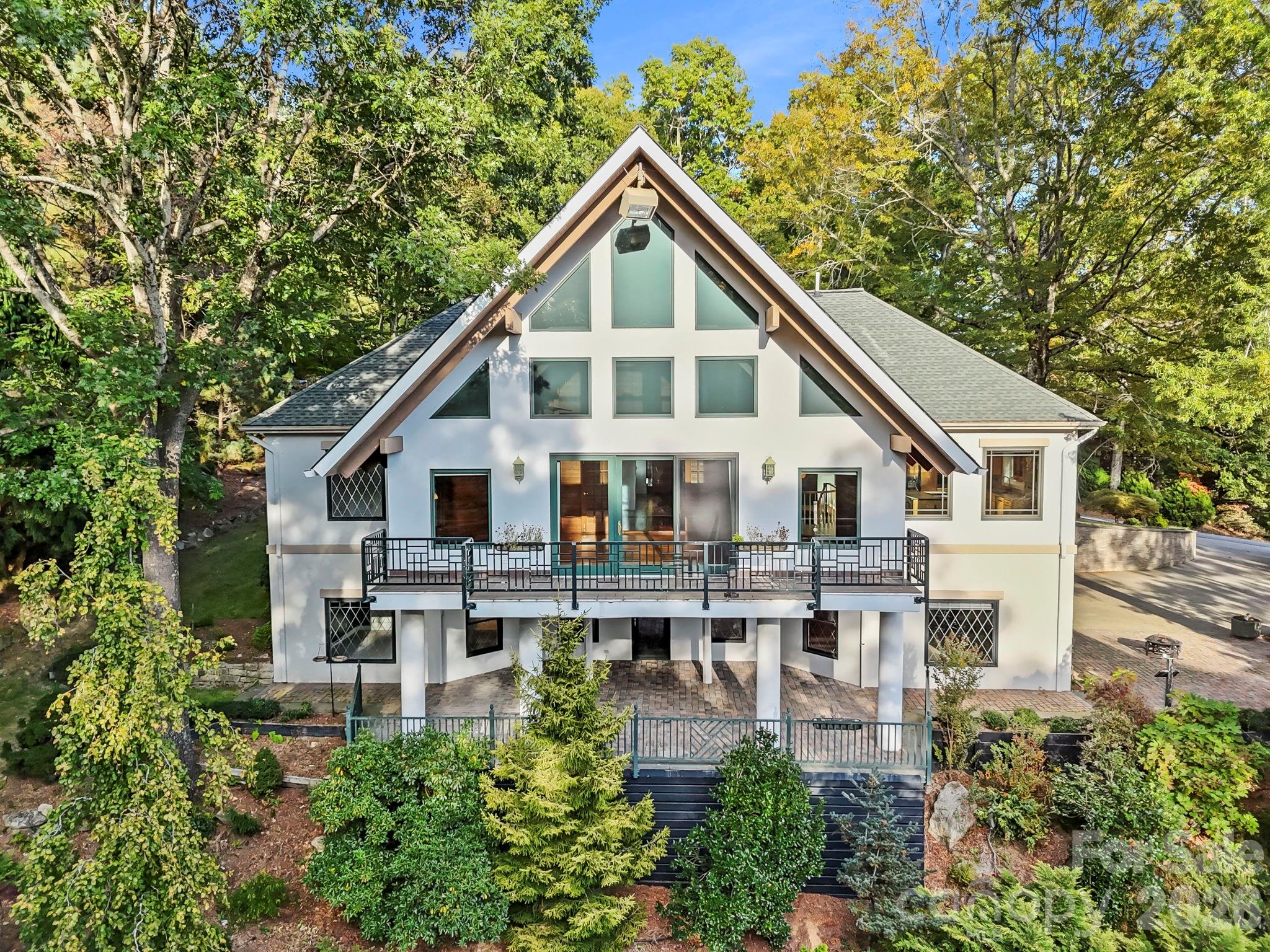 31 Ridge Drive S — Hendersonville