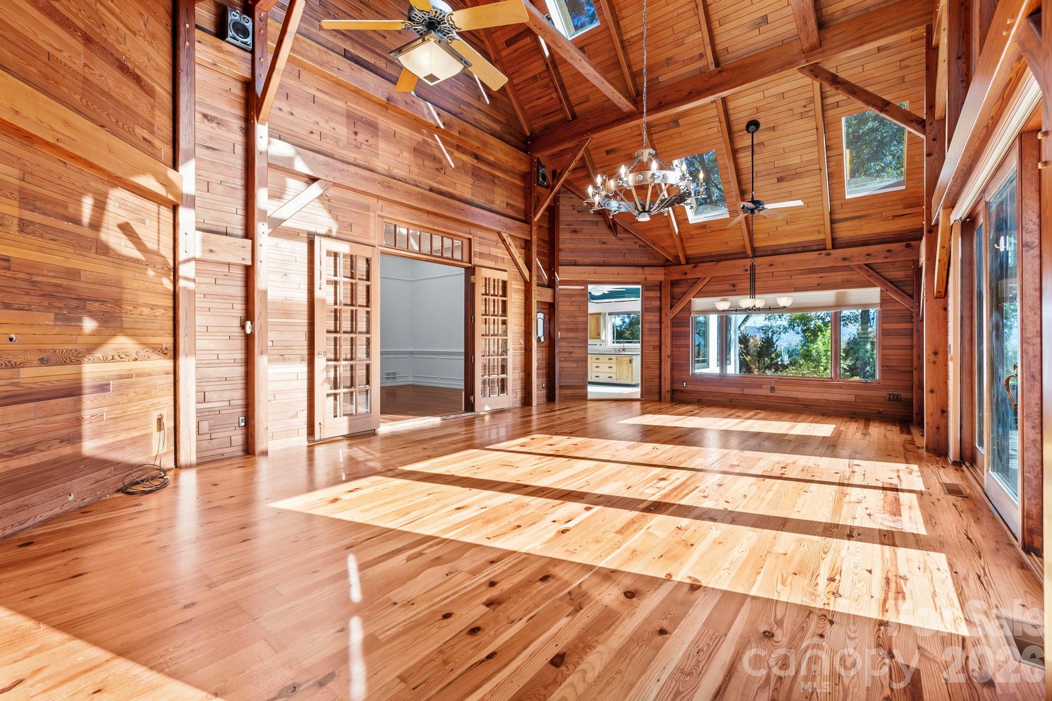 31 Ridge Drive S — Hendersonville