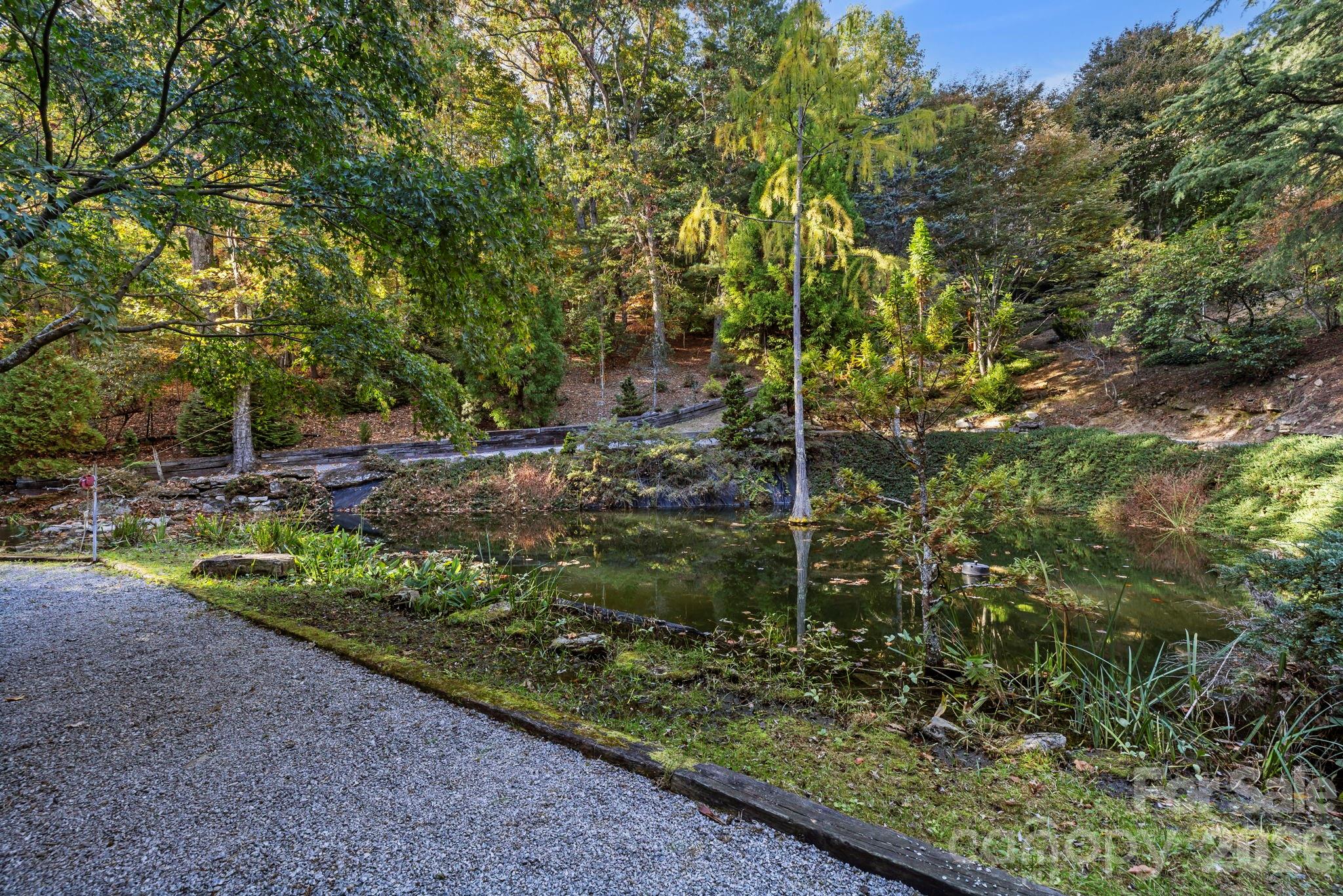 31 Ridge Drive S — Hendersonville