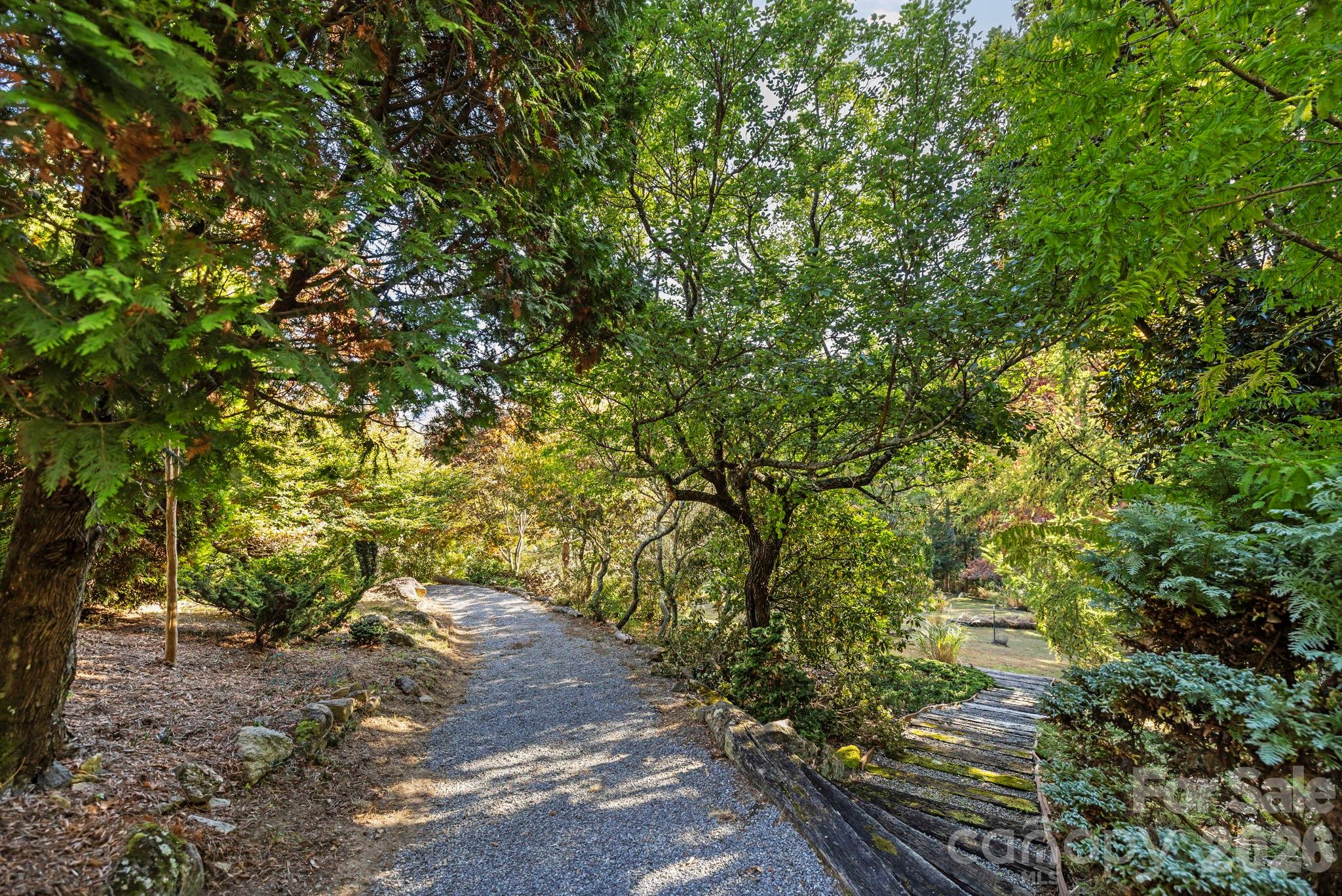 31 Ridge Drive S — Hendersonville