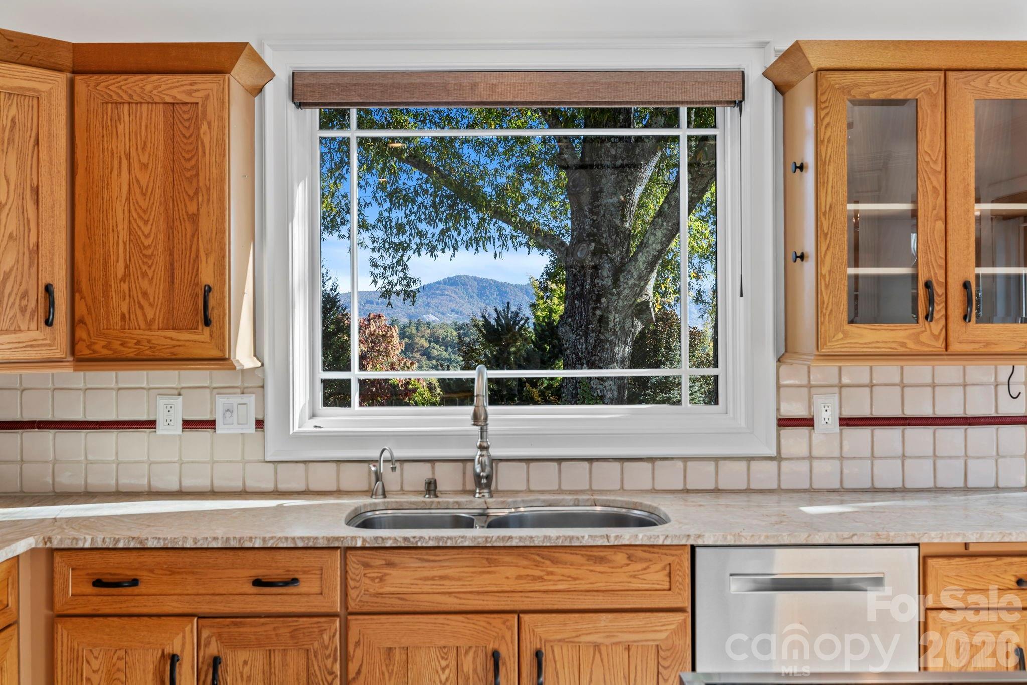 31 Ridge Drive S — Hendersonville