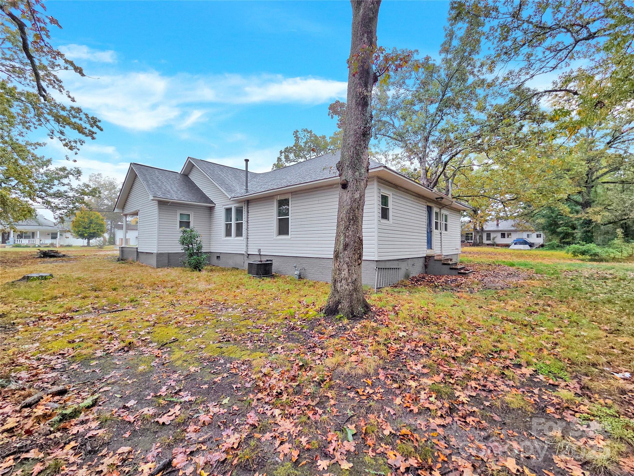 1241 S Lafayette Street — Shelby
