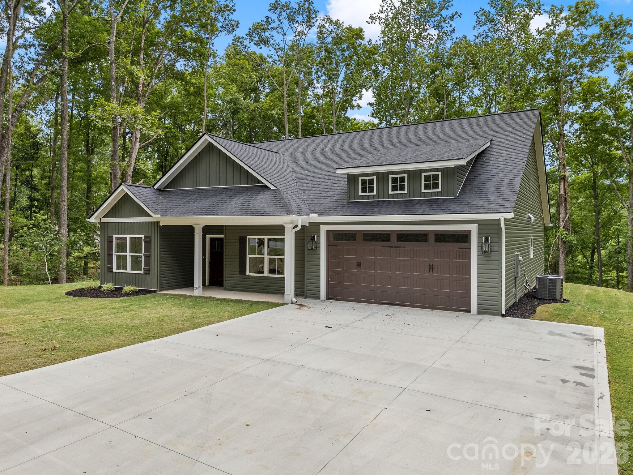 16 Forest Drive — Travelers Rest