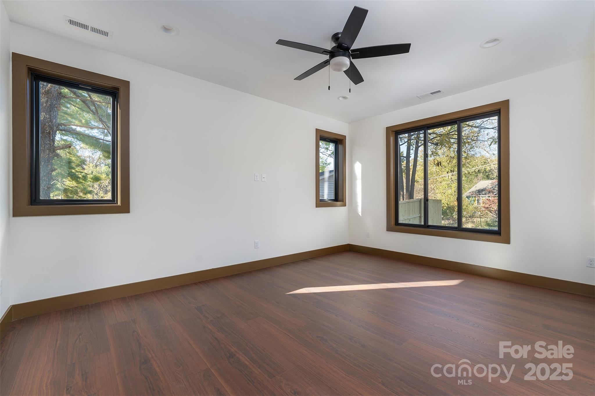 119 N Bear Creek Road — Asheville