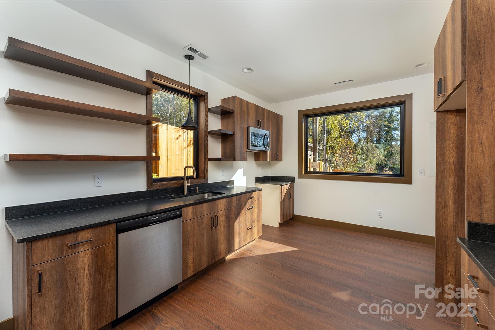 119 N Bear Creek Road — Asheville
