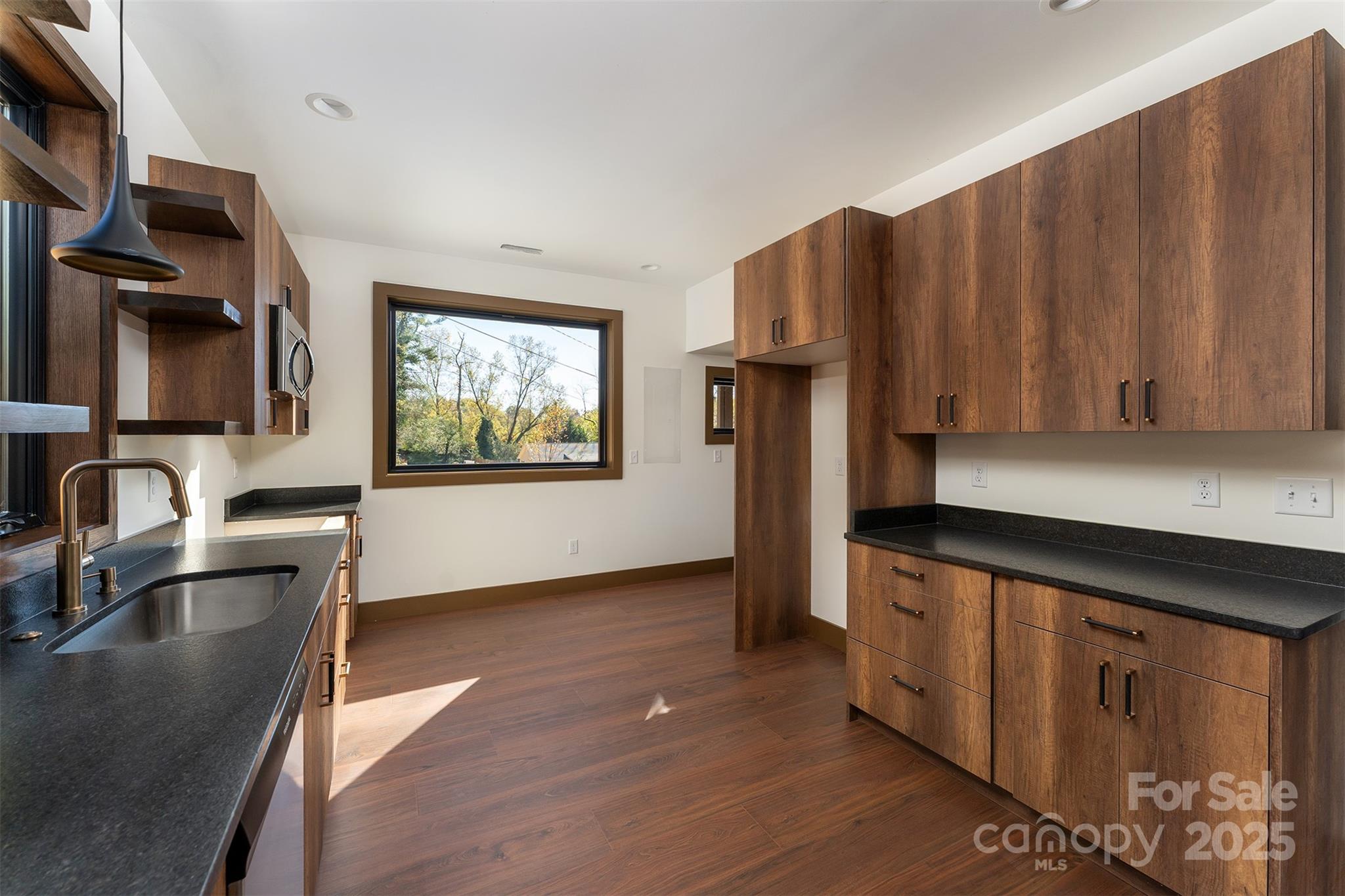 119 N Bear Creek Road — Asheville