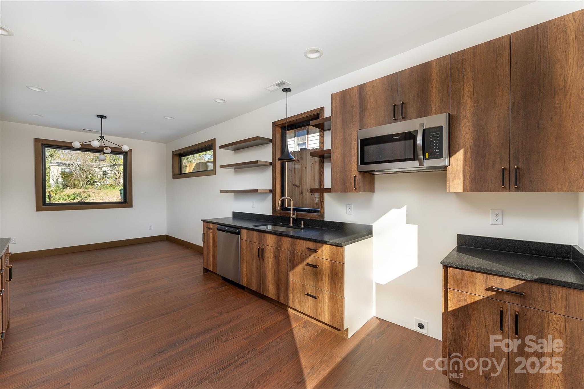119 N Bear Creek Road — Asheville