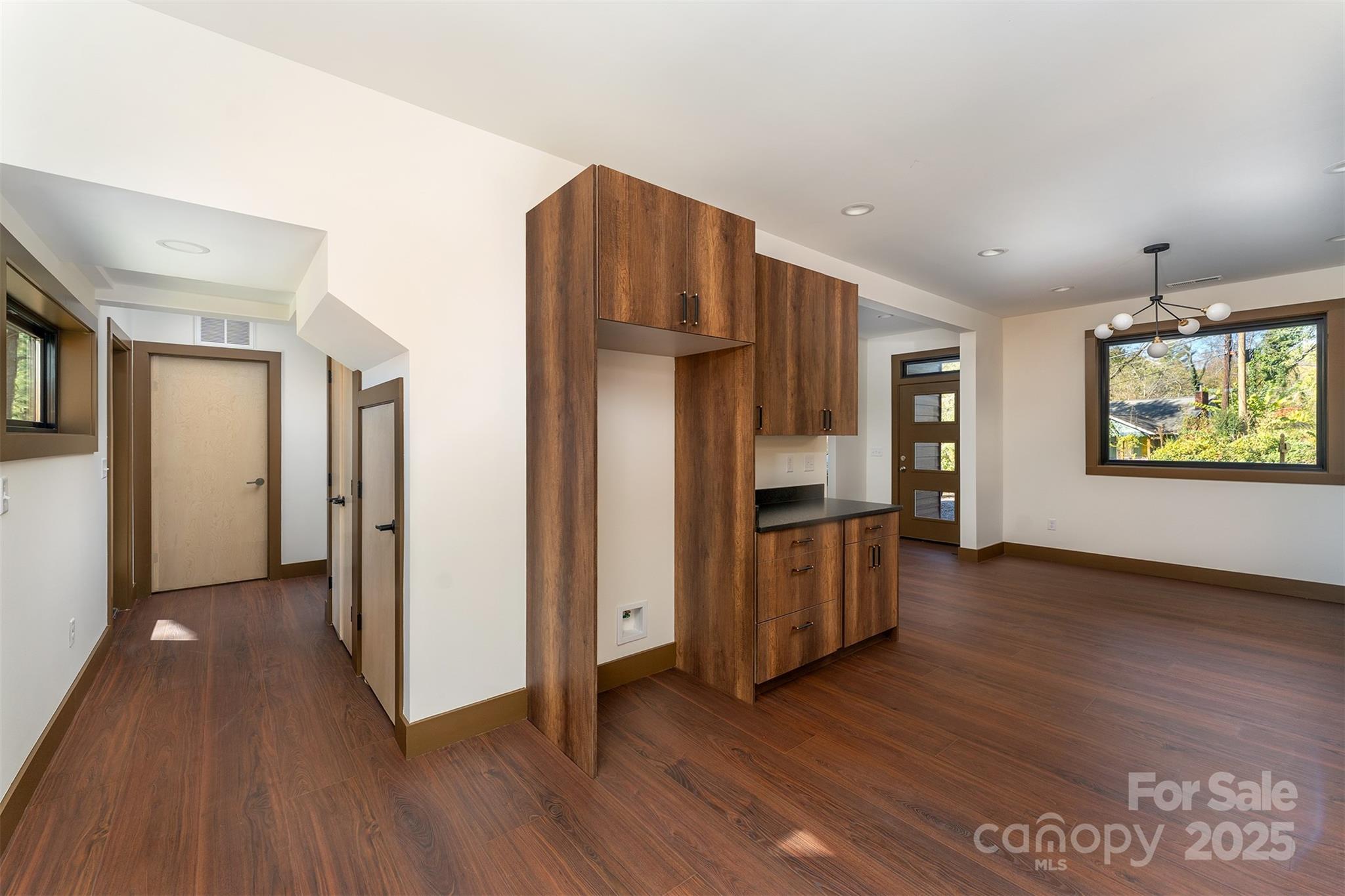 119 N Bear Creek Road — Asheville
