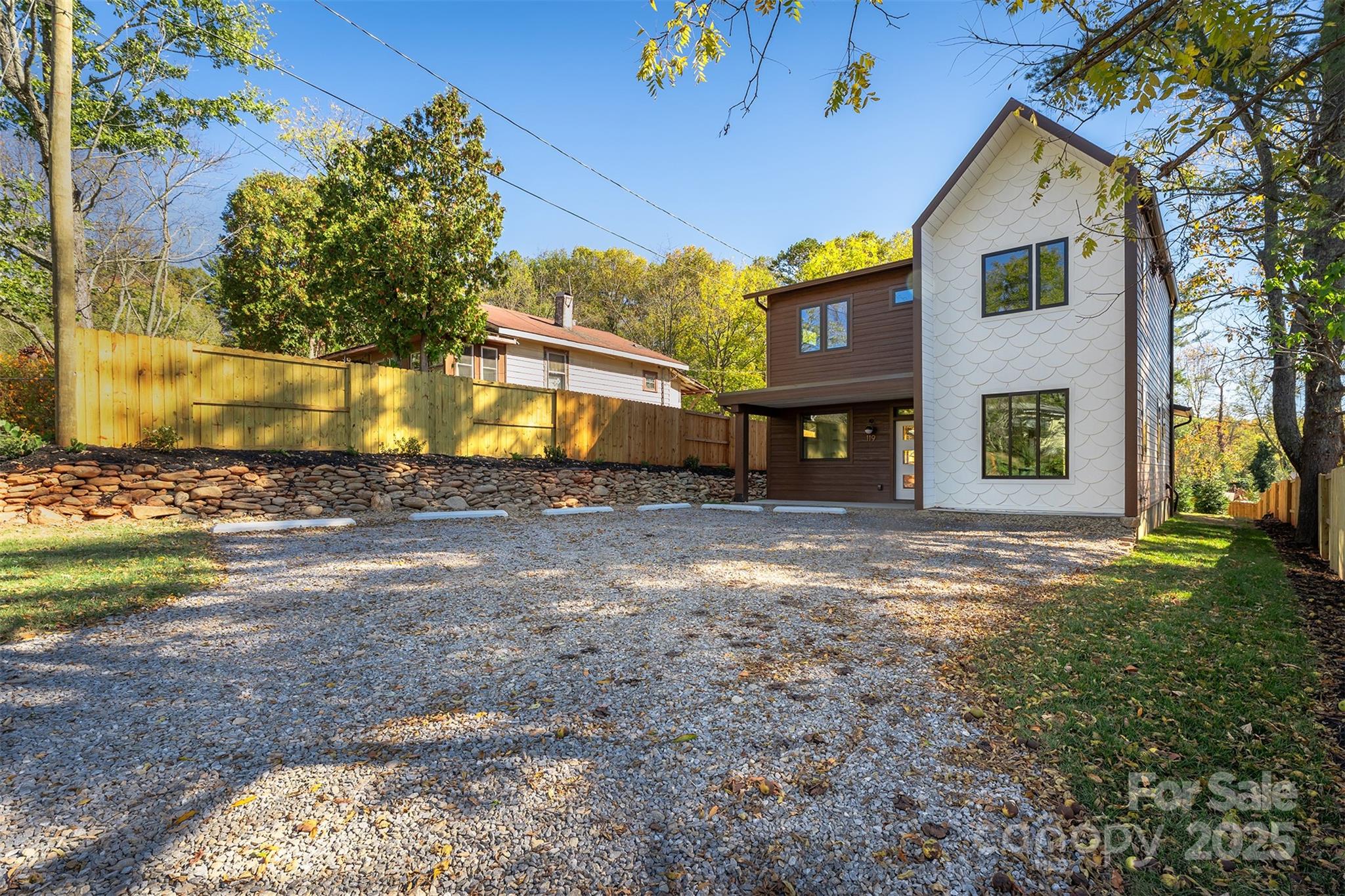 119 N Bear Creek Road — Asheville