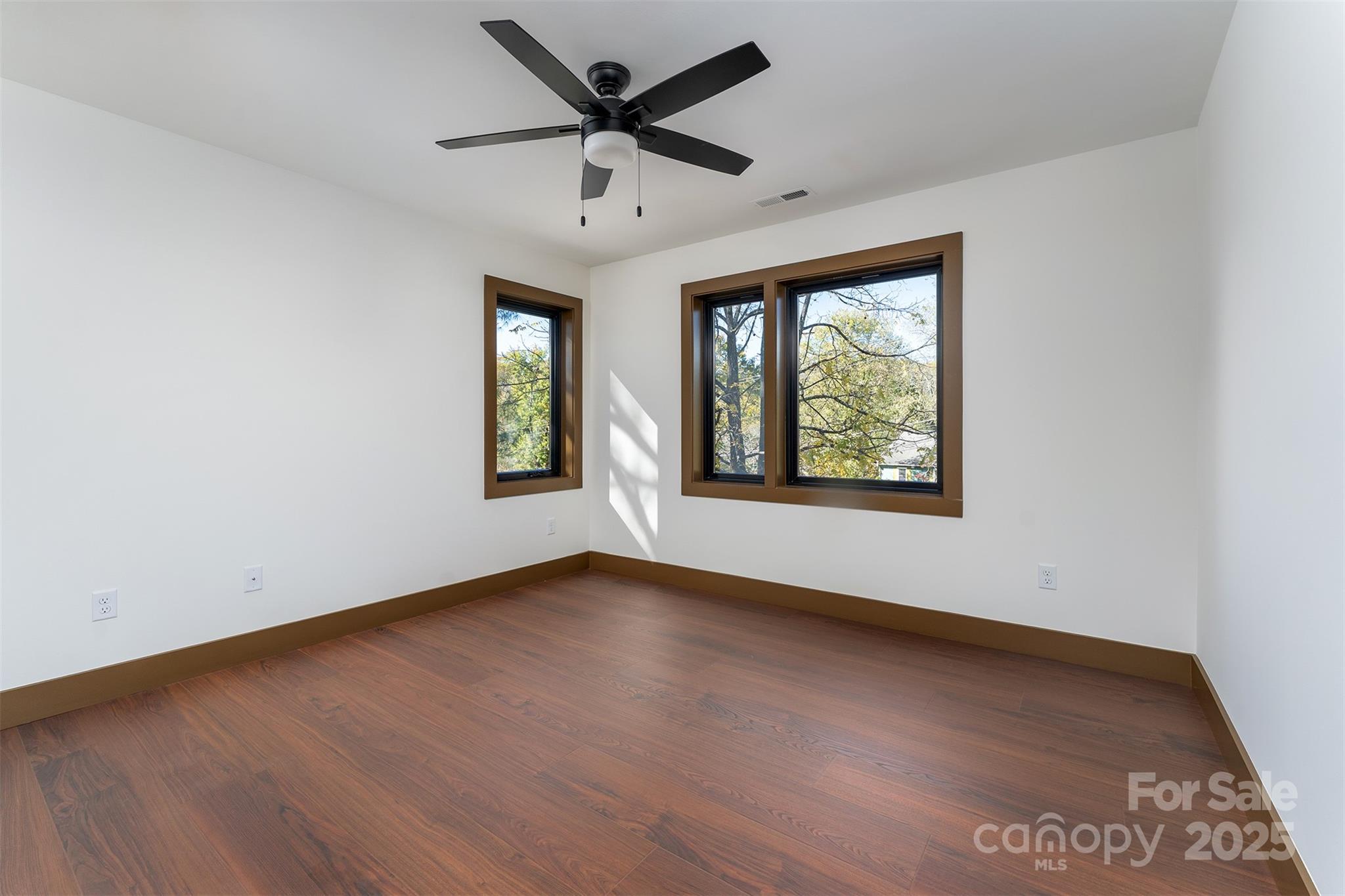 119 N Bear Creek Road — Asheville