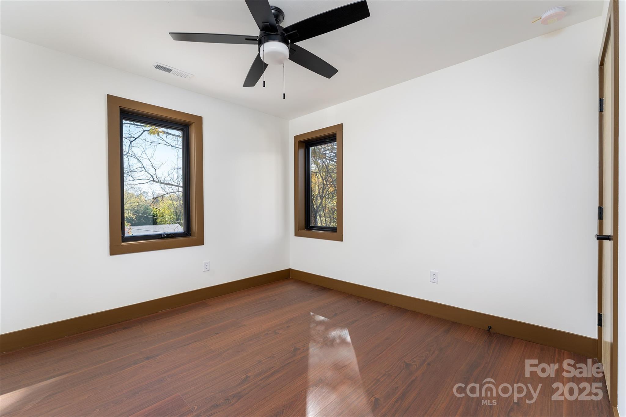 119 N Bear Creek Road — Asheville